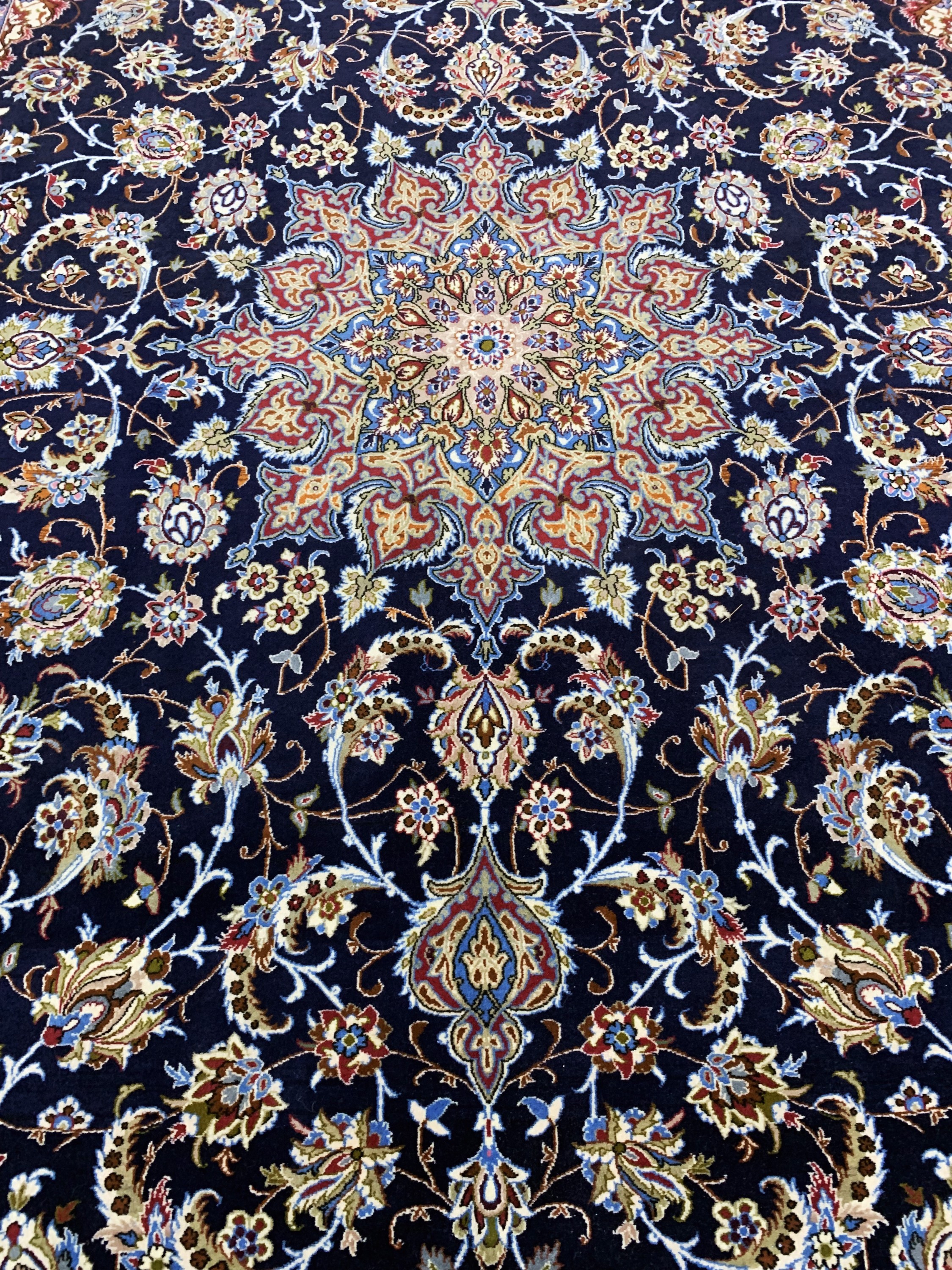 Detail j: Esfahan fein Persien, signiert"Ghafourian",Ende 20.Jhd, Korkwolle auf Seide, ca. 307 x 200 cm, ca. 1,0 Mio. Kn/qm, EHZ:(nahezu neuwertig)