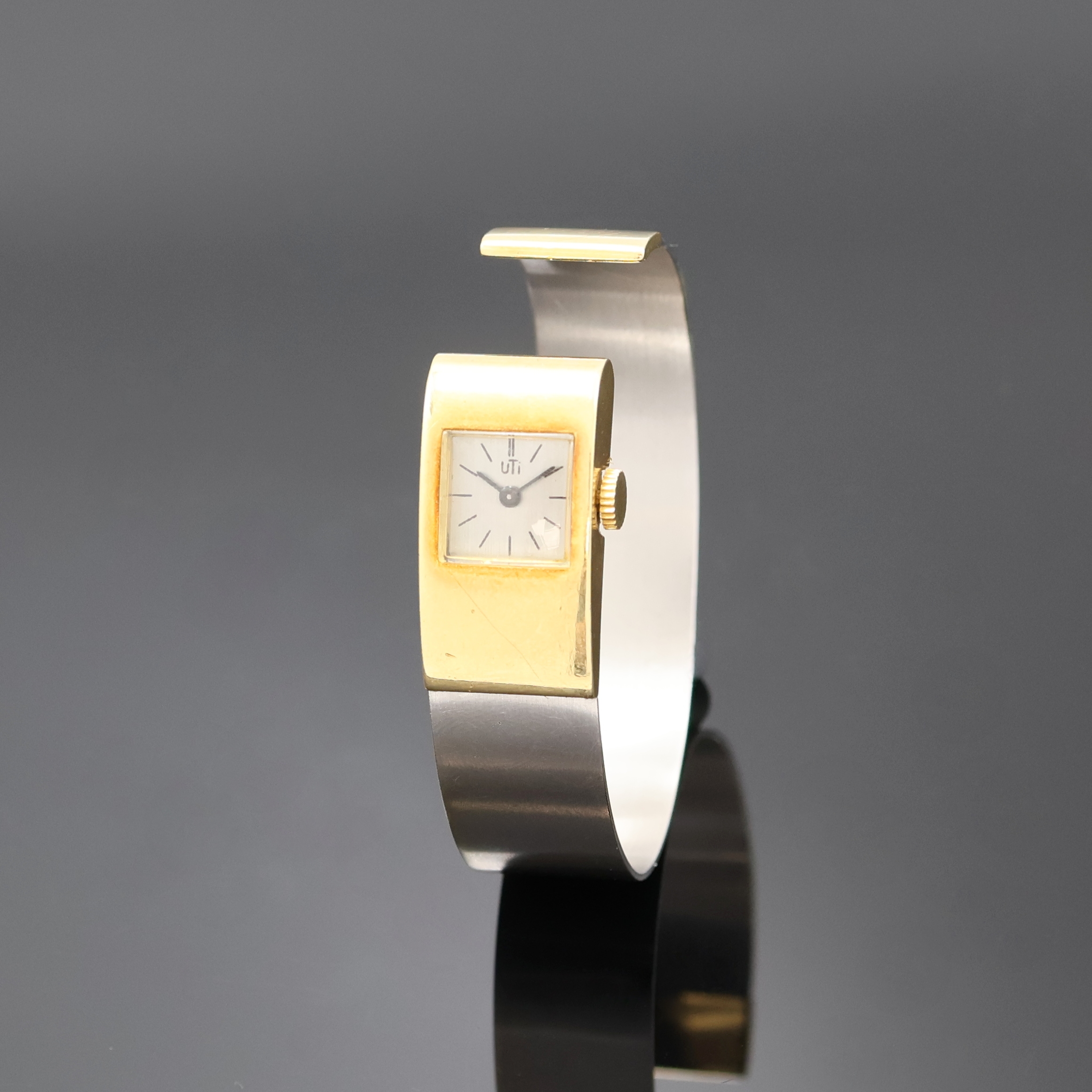 Image 27020543 - UTI außergewöhnliche Damenspangenuhr aus den 1970er Jahren in GG/WG 750/000, ...