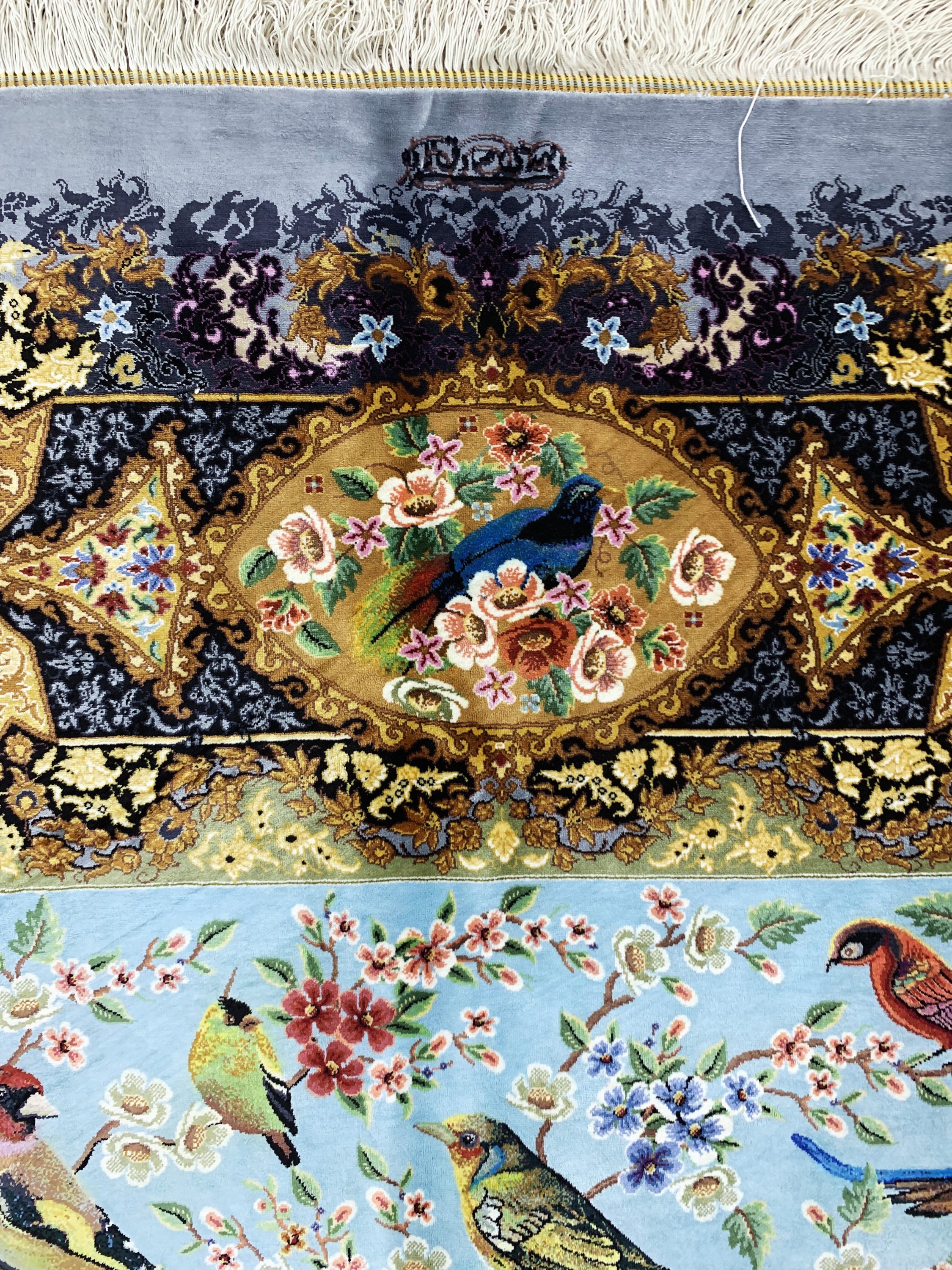 Detail j: Ghom Seide Sehr fein Persien, signiert"Mehdi Sadeghzadeh", Ende 20.Jhd, reine Naturseide, ca. 300 x 208 cm, ca. 1,0 Mio. Kn/qm, ...