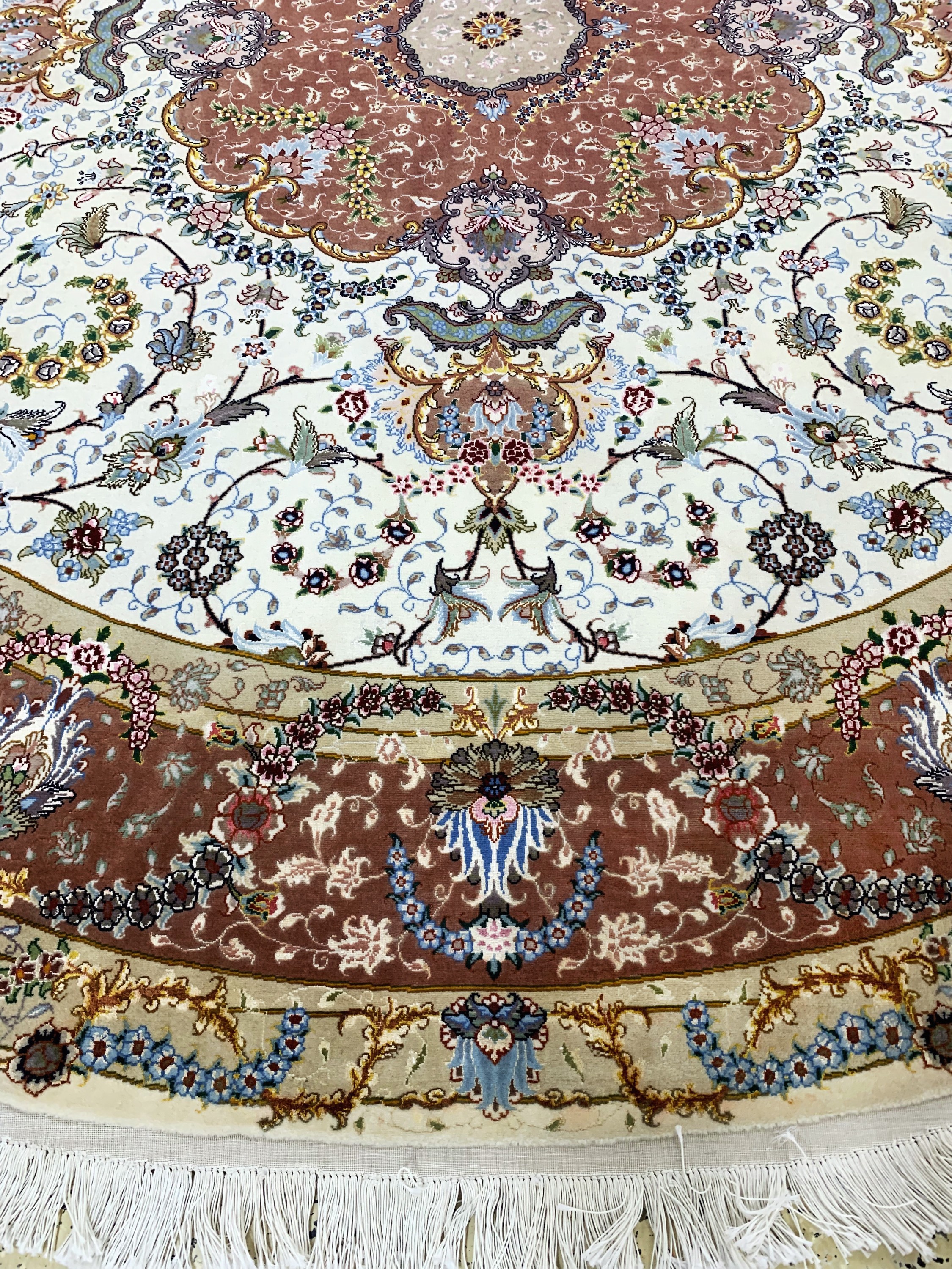 Detail d: Täbriz fein(50 Raj), Persien, Ende 20.Jhd, Korkwolle mit Seide, durchmesser: ca. 250 cm, ca. 500.000 Kn/qm, EHZ:(nahezu neuwertig)