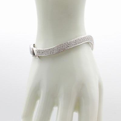 27020531a - Armreif mit Brillanten, WG 750/000, Brill. zus. ca. 3.58 ct feines Weiß/vsi, l. ...