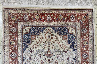 27020540a - Hereke Seide fein signiert, Türkei, Mitte 20.Jhd, reine Naturseide, ca. 142 x 88 cm, ...