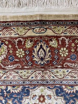 27020540d - Hereke Seide fein signiert, Türkei, Mitte 20.Jhd, reine Naturseide, ca. 142 x 88 cm, ...