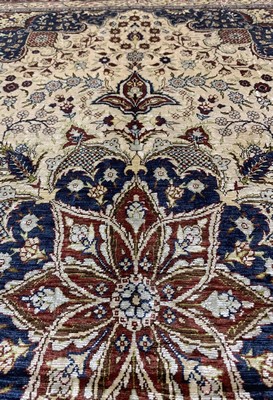 27020540e - Hereke Seide fein signiert, Türkei, Mitte 20.Jhd, reine Naturseide, ca. 142 x 88 cm, ...