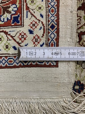 27020540g - Hereke Seide fein signiert, Türkei, Mitte 20.Jhd, reine Naturseide, ca. 142 x 88 cm, ...