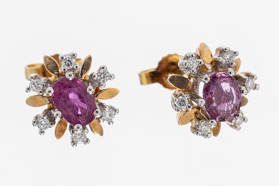 Image Paar 14 kt Gold Rubin-Brillant-Ohrstecker, GG/WG 585/000, mittig 2 ovalfacett. Rubine ...