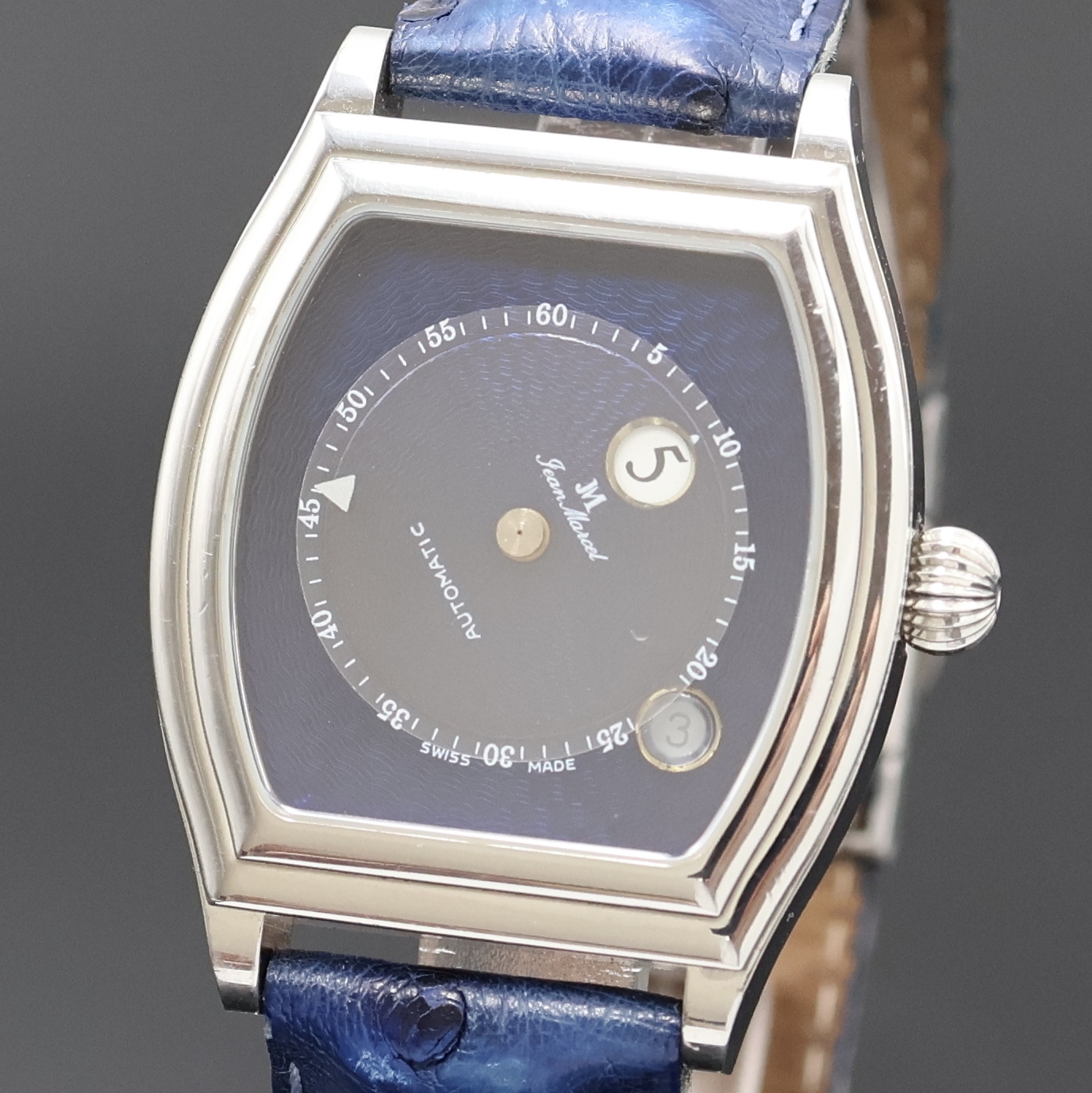 Detail a: JEAN MARCEL Herrenarmbanduhr mit wandernder springender Stunde Referenz 160.158, Schweiz um 1995, Automatik, tonneauförmiges, beids. vergl. ...