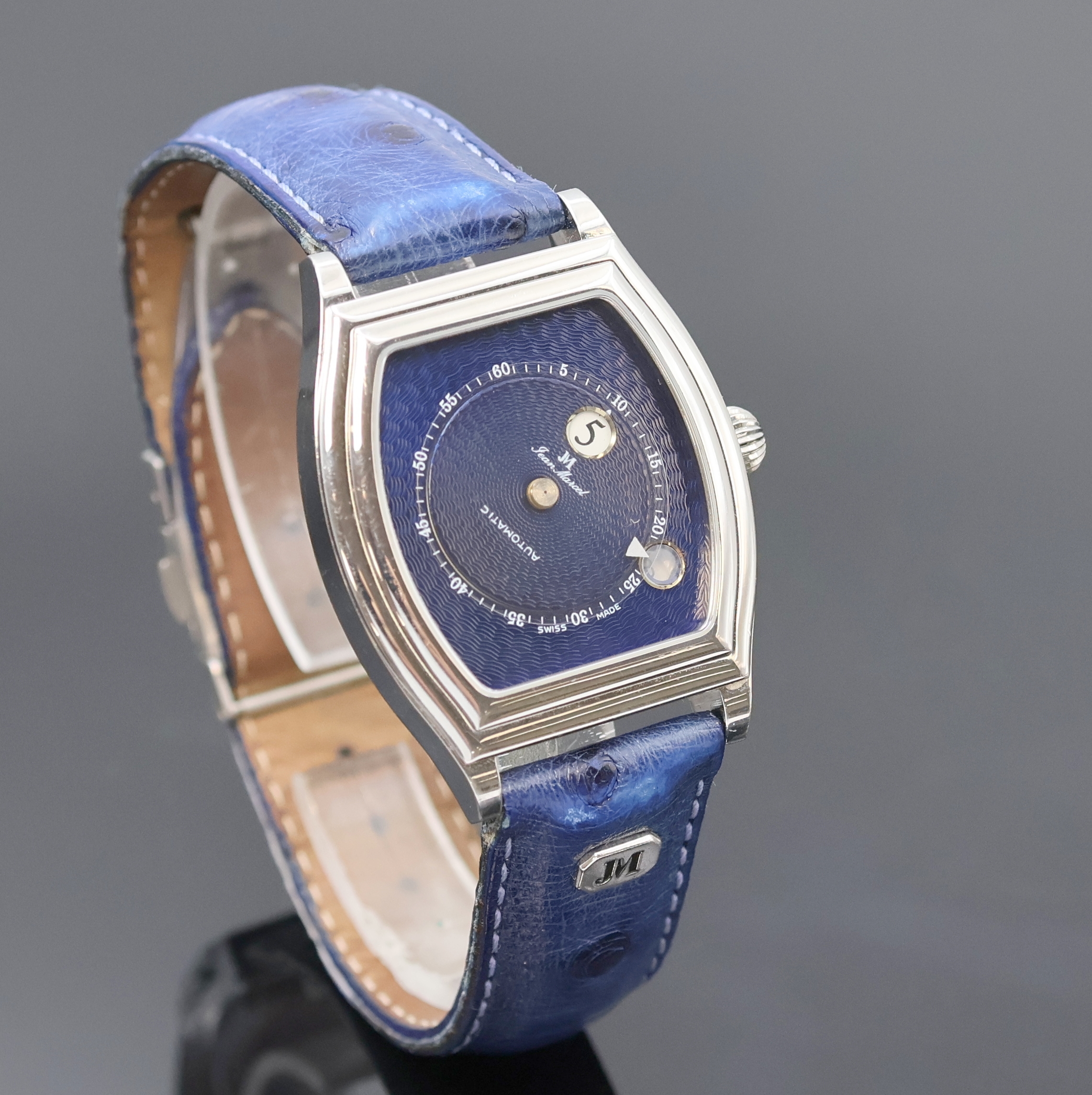 Detail b: JEAN MARCEL Herrenarmbanduhr mit wandernder springender Stunde Referenz 160.158, Schweiz um 1995, Automatik, tonneauförmiges, beids. vergl. ...
