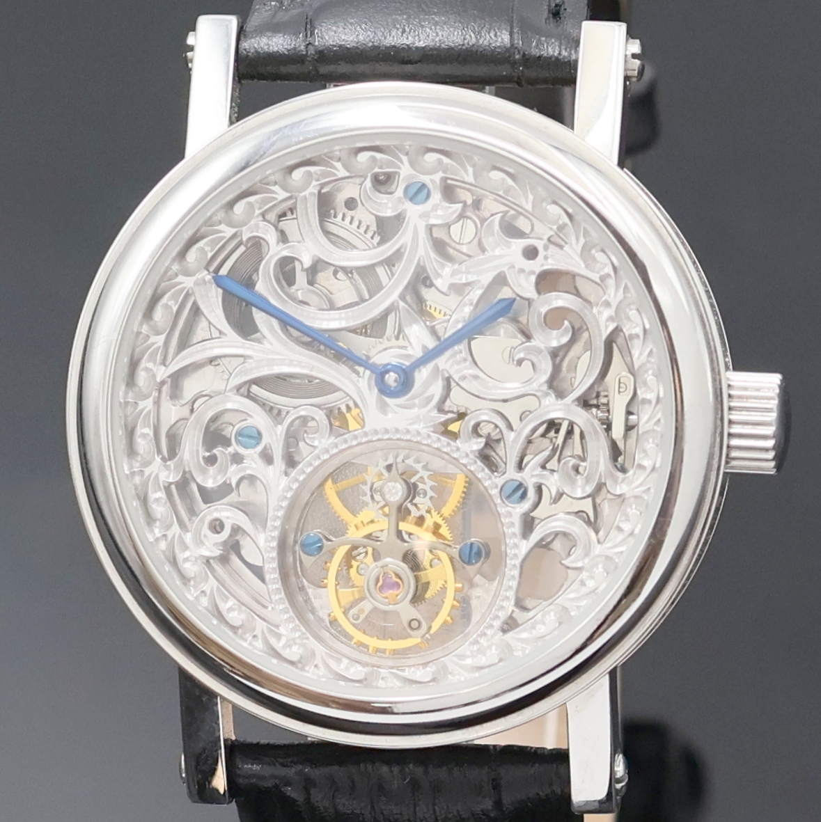 Detail a: Flying Tourbillon Herrenarmbanduhr in Stahl, China um 2000, Handaufzug, beids. vergl. Geh., aufw. floral skelett. u. grav. Werk m. gebl. Zeigern, ...