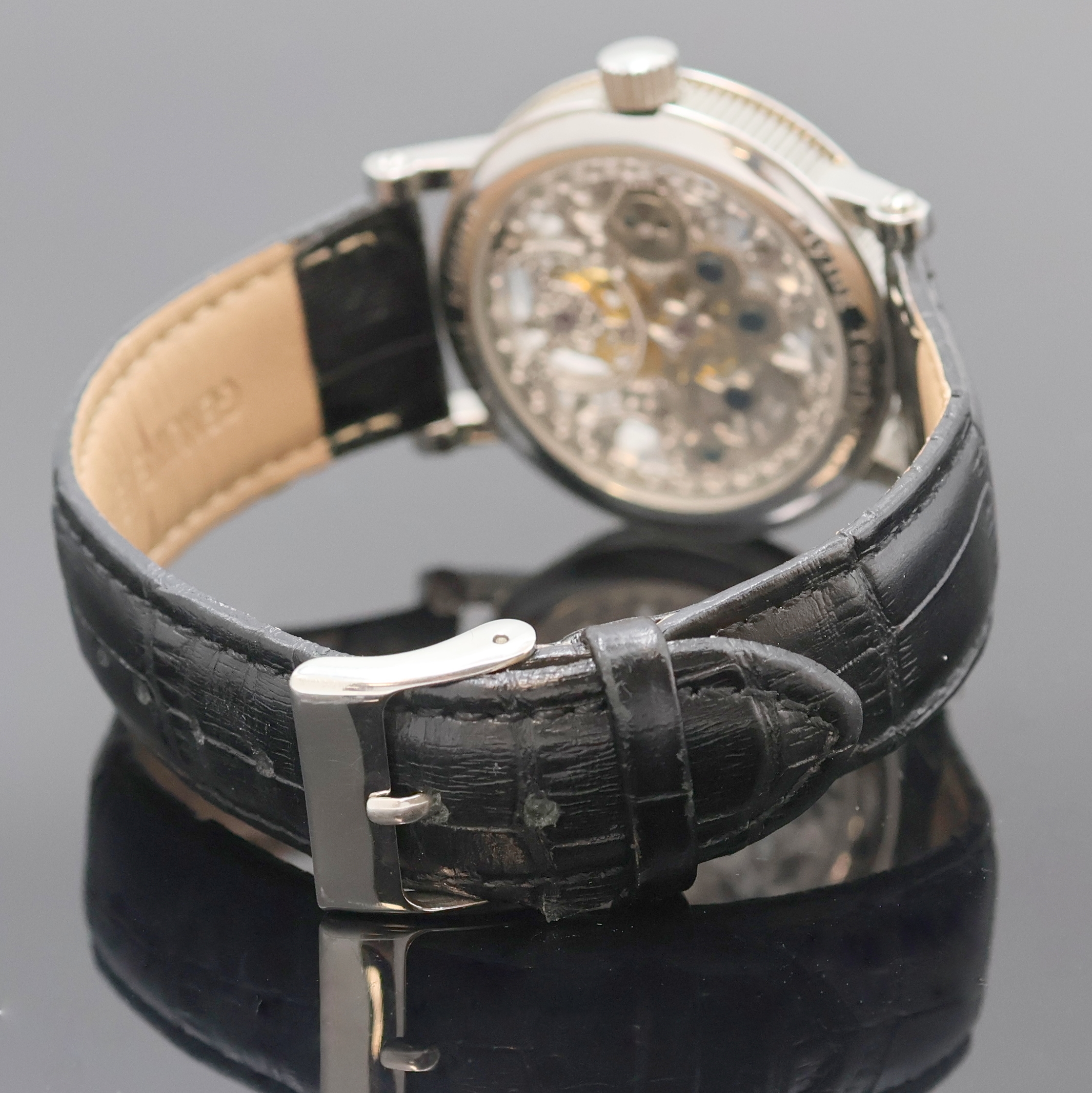Detail c: Flying Tourbillon Herrenarmbanduhr in Stahl, China um 2000, Handaufzug, beids. vergl. Geh., aufw. floral skelett. u. grav. Werk m. gebl. Zeigern, ...