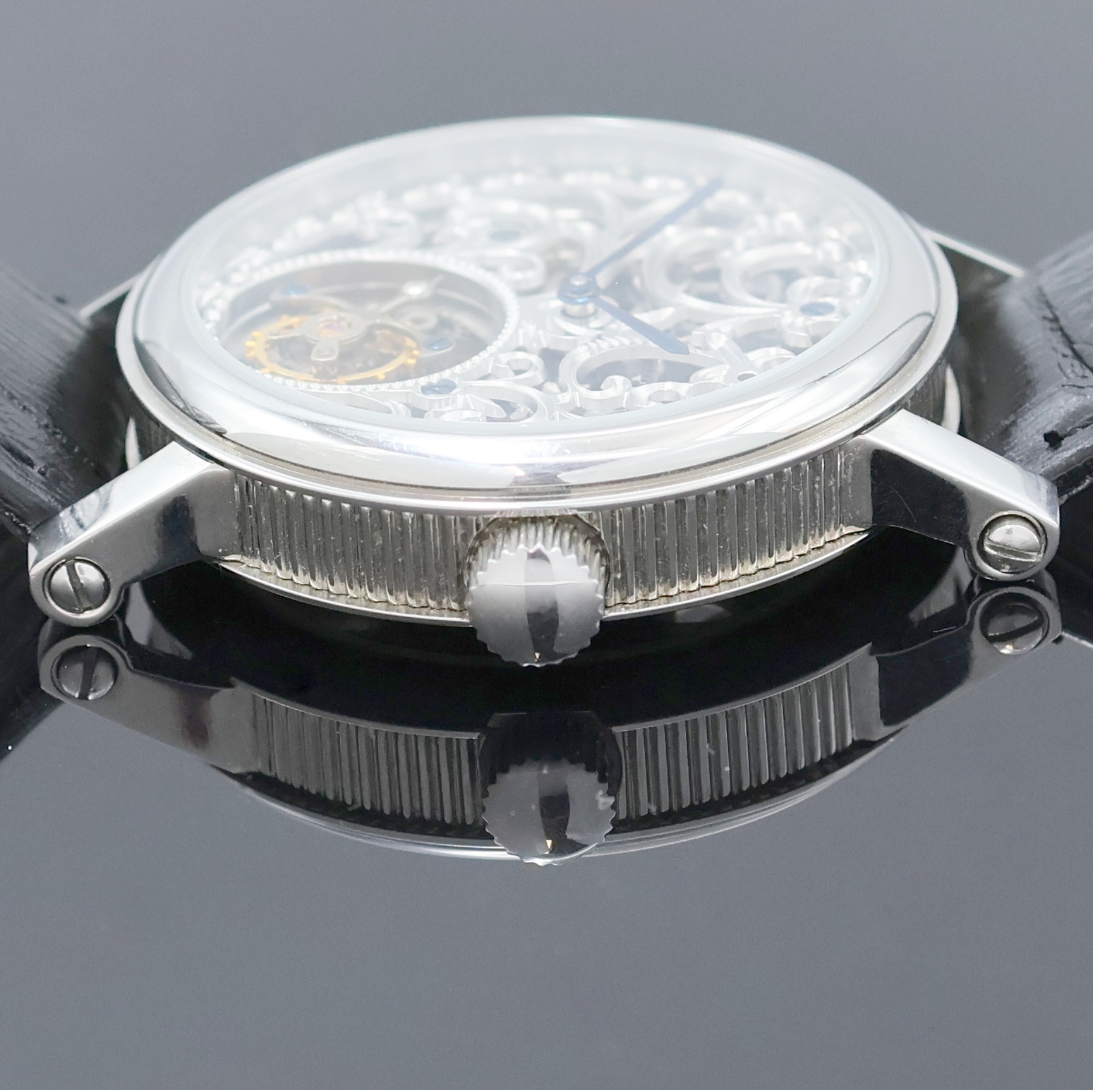 Detail d: Flying Tourbillon Herrenarmbanduhr in Stahl, China um 2000, Handaufzug, beids. vergl. Geh., aufw. floral skelett. u. grav. Werk m. gebl. Zeigern, ...