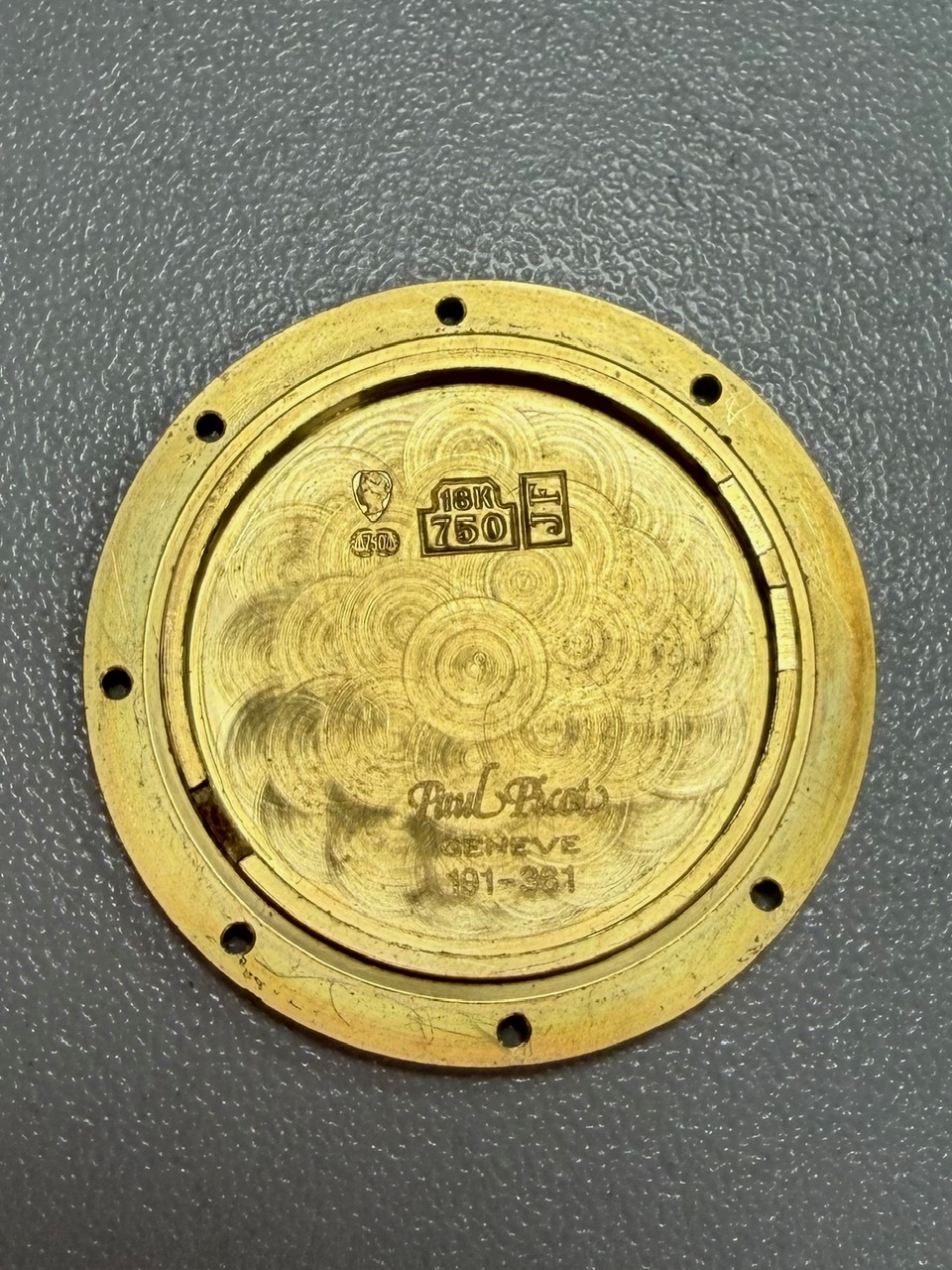 Detail f: PAUL PICOT auf 200 Stück limitierte Herrenarmbanduhr in GG 750/000, Schweiz um 2000, Automatik, Boden m. Monogramm 7-fach verschr., silb. Zifferbl. ...