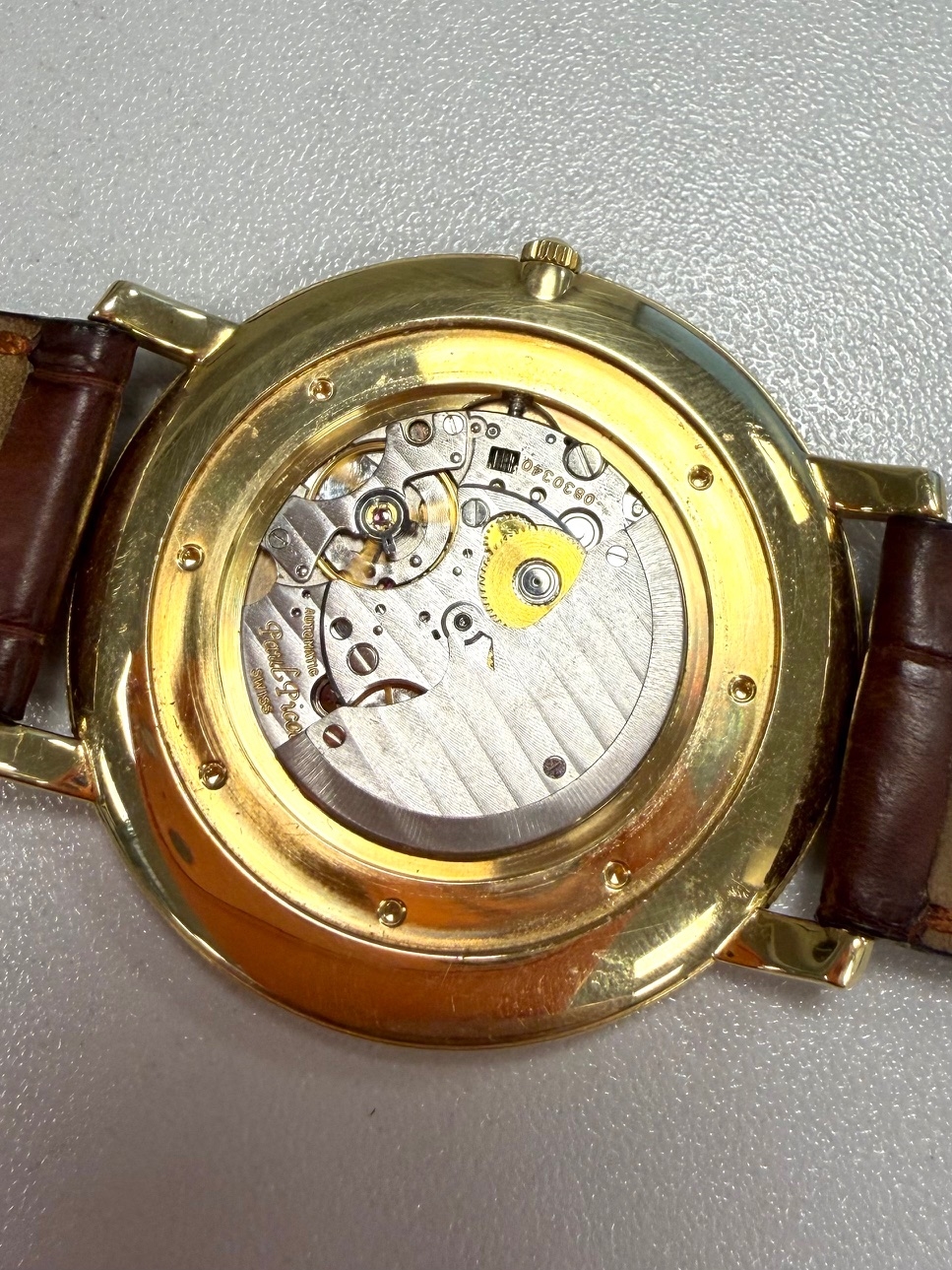 Detail g: PAUL PICOT auf 200 Stück limitierte Herrenarmbanduhr in GG 750/000, Schweiz um 2000, Automatik, Boden m. Monogramm 7-fach verschr., silb. Zifferbl. ...