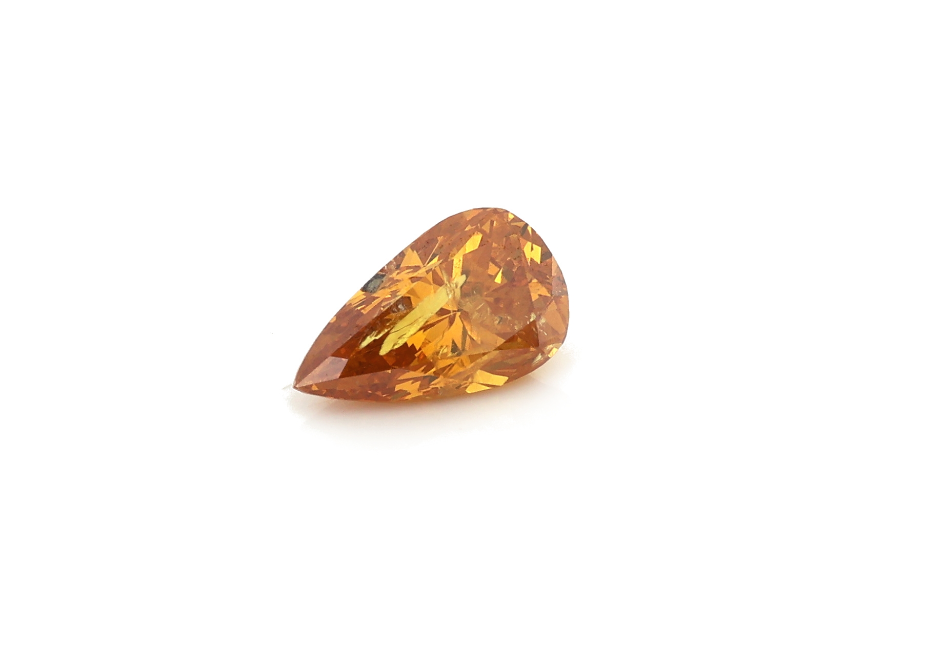 Detail a: Loser Diamant ca. 0.34 ct, Fancy Vivid Yellowish Orange/p2 beh.