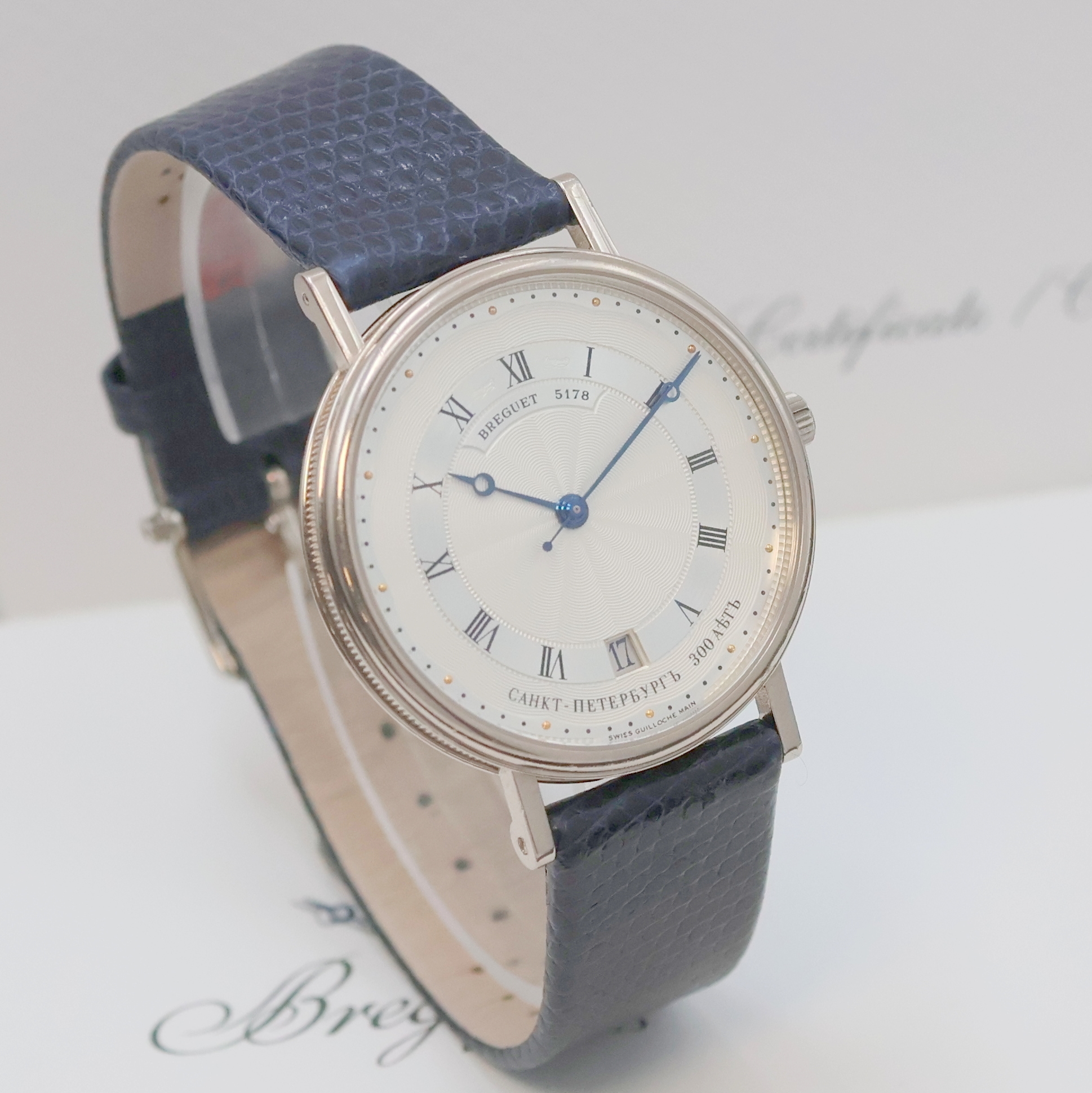 Detail b: BREGUET Classique seltene, auf 100 Stück limitierte Herrenarmbanduhr in WG 750/000 Referenz 5933, Schweiz verk. lt. beil. Pap. 10/2005, Automatik, ...