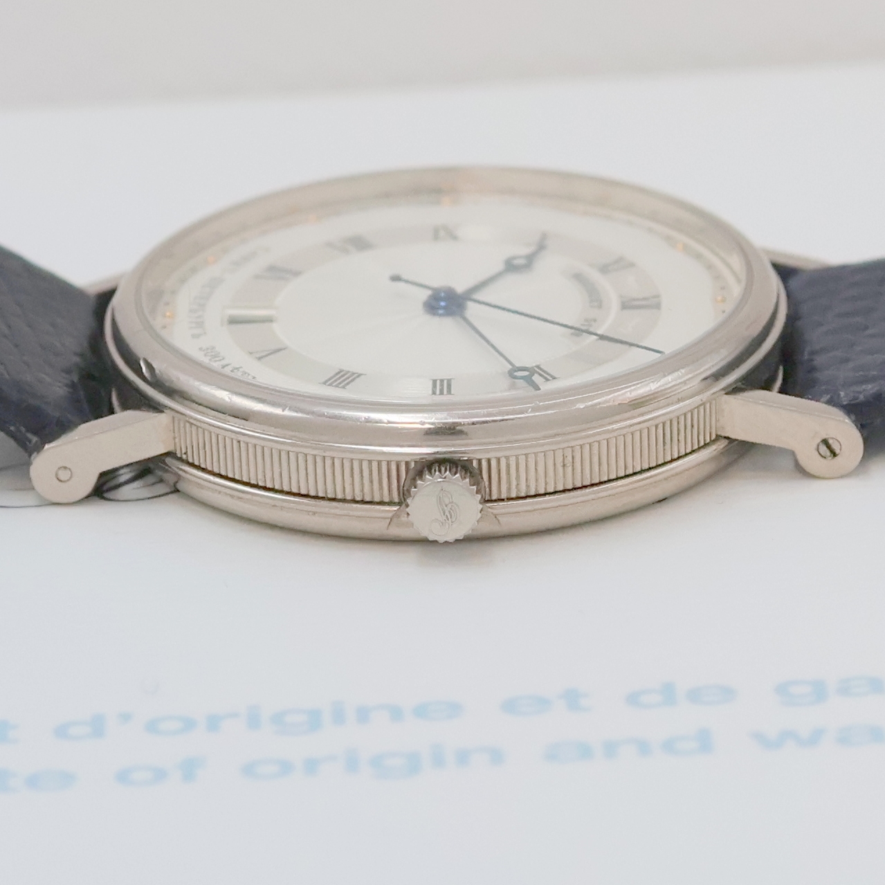 Detail d: BREGUET Classique seltene, auf 100 Stück limitierte Herrenarmbanduhr in WG 750/000 Referenz 5933, Schweiz verk. lt. beil. Pap. 10/2005, Automatik, ...
