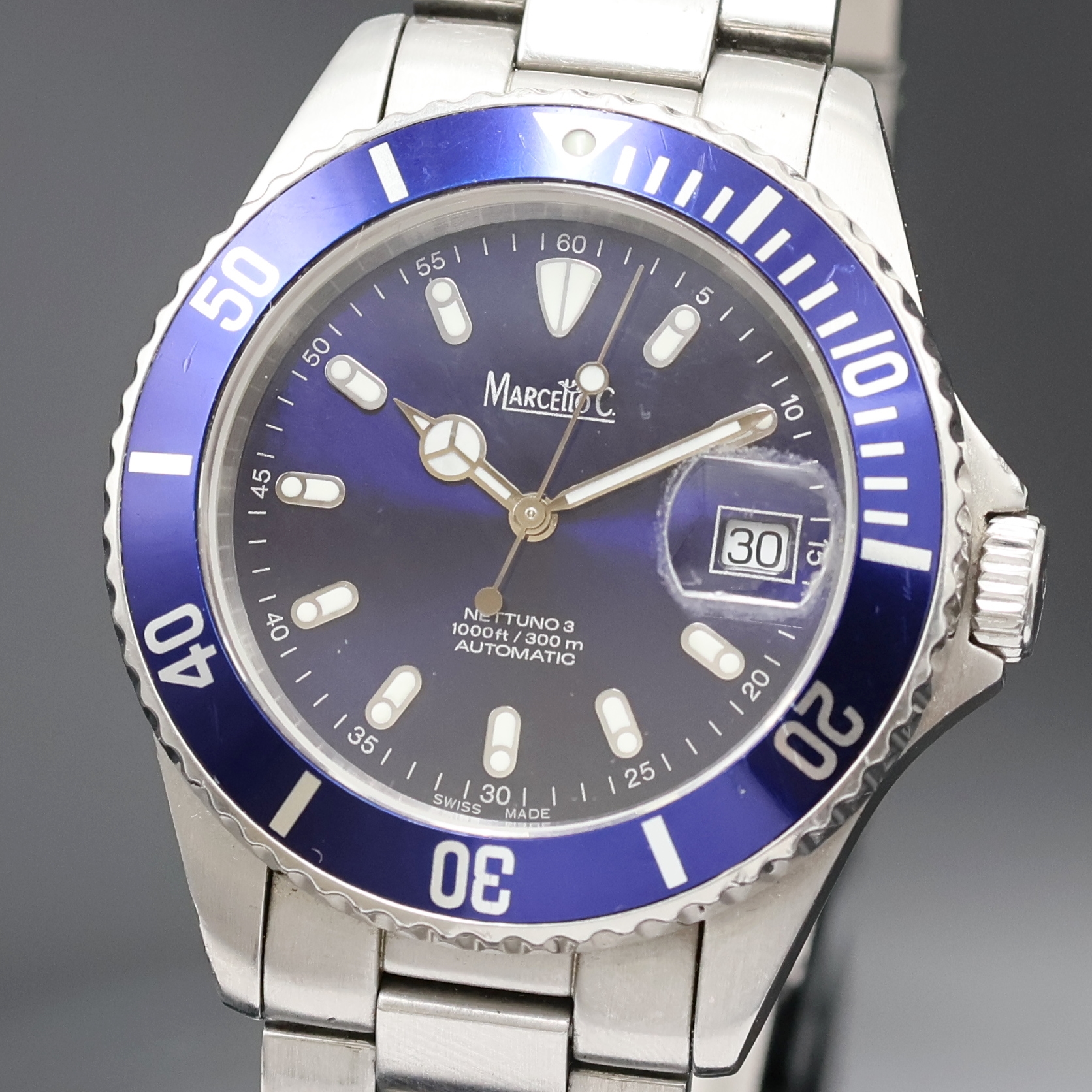 Detail a: MARCELLO C Herrenarmbanduhr Nettuno 3 Referenz 2007, Schweiz um 2010, Automatik, beids. vergl. Edelstahlgeh. inkl. orig. Gliederband m. Faltschl., ...