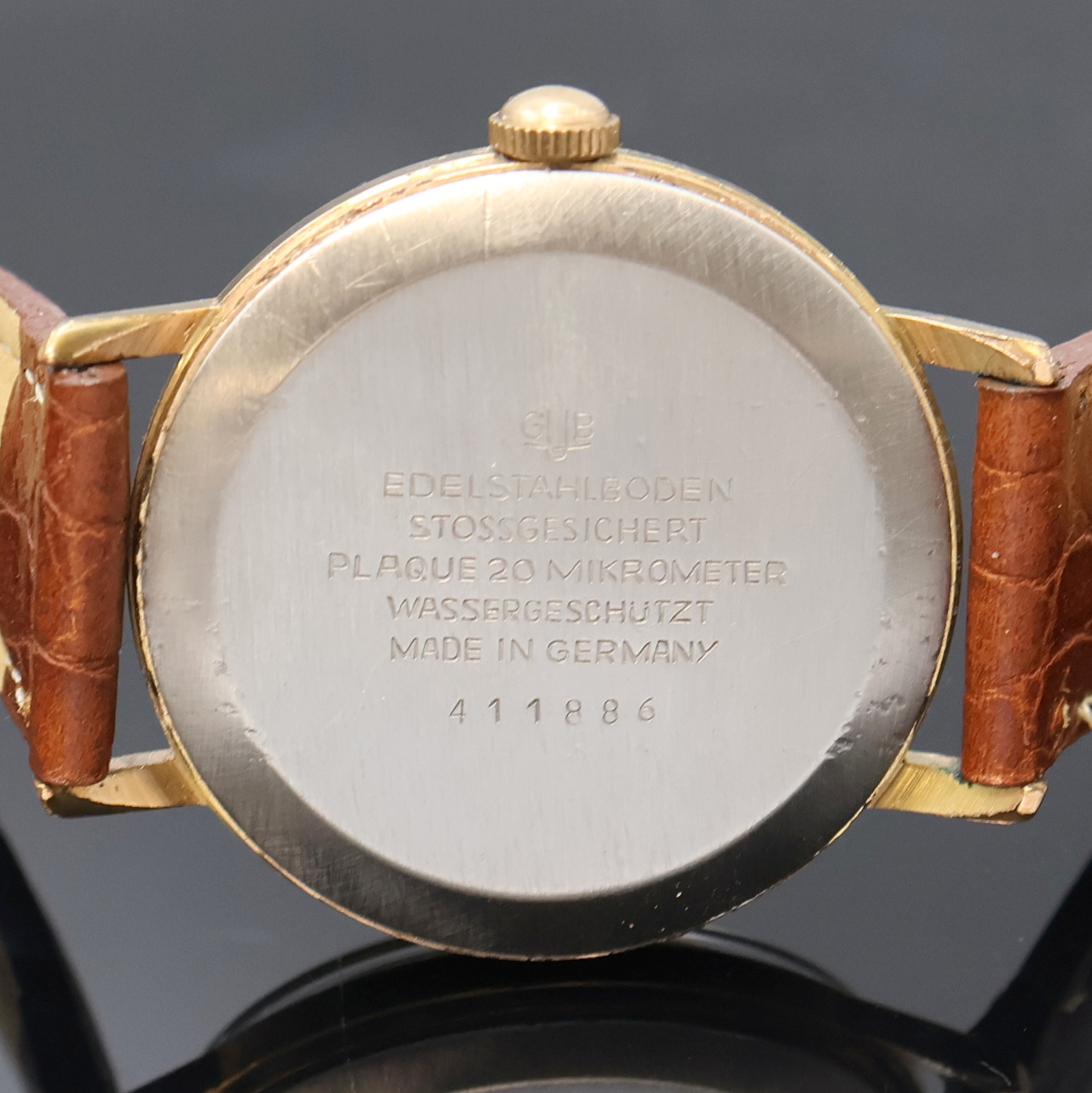 Detail d: GUB vergoldete Herrenarmbanduhr, Deutschland um 1960, Handaufzug, Edelstahlboden aufgedr., goldfarb. Zifferbl. (berieben), gold. Std.-Ind. u. Zeiger, ...