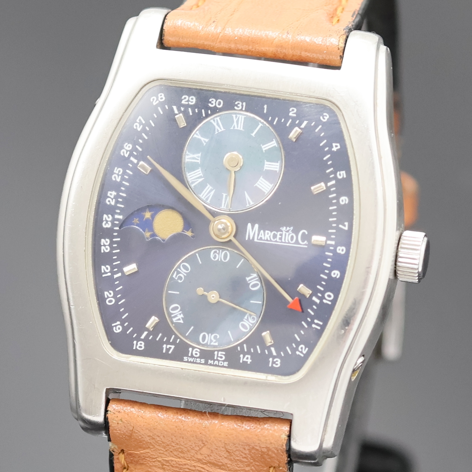 Detail a: MARCELLO C Regulateur Armbanduhr mit Mondphase, Schweiz um 1990, Handaufzug, beids. vergl. Stahlgehäuse, Boden m. Monogramm 4-fach verschr., ...