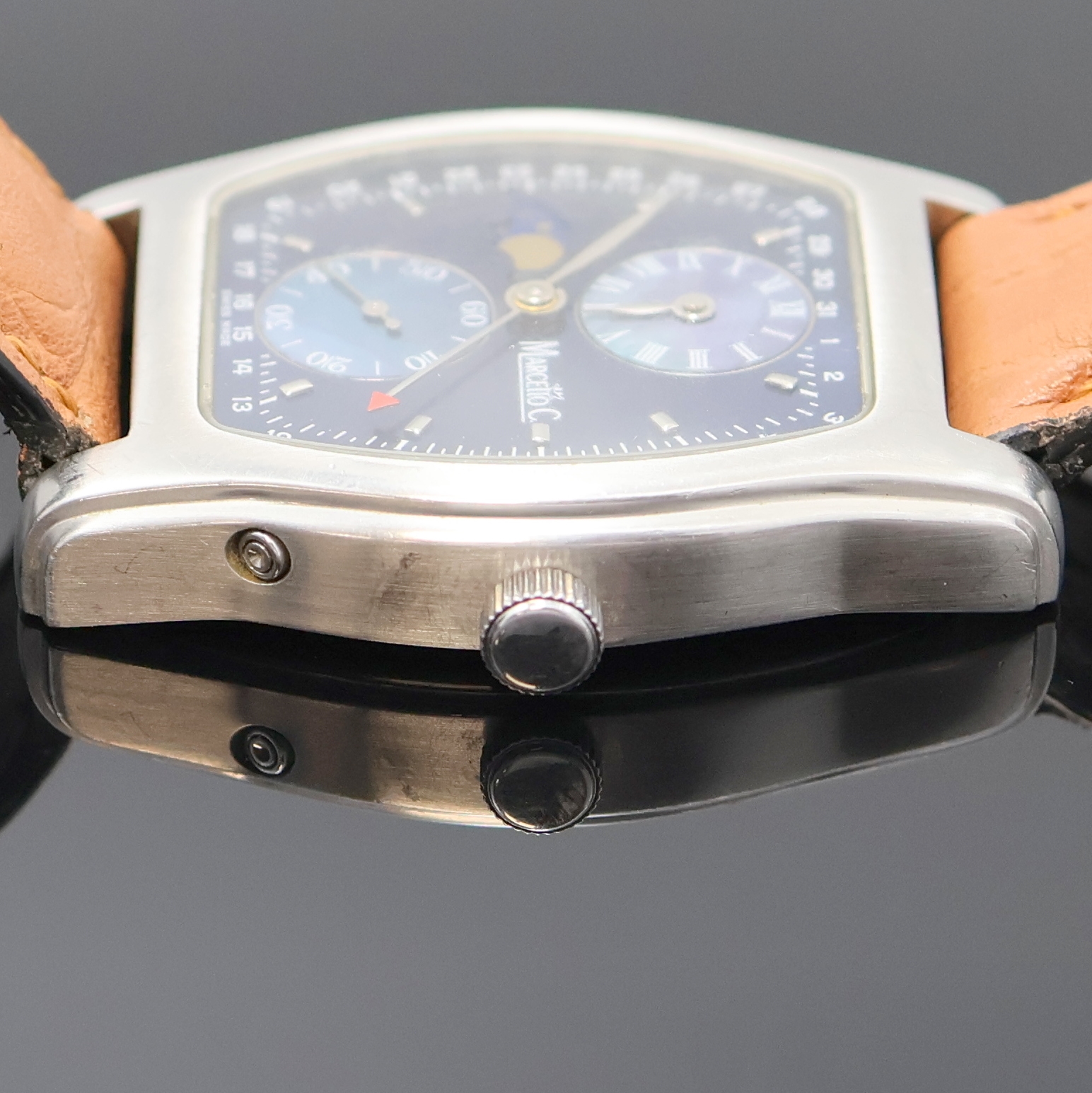 Detail c: MARCELLO C Regulateur Armbanduhr mit Mondphase, Schweiz um 1990, Handaufzug, beids. vergl. Stahlgehäuse, Boden m. Monogramm 4-fach verschr., ...