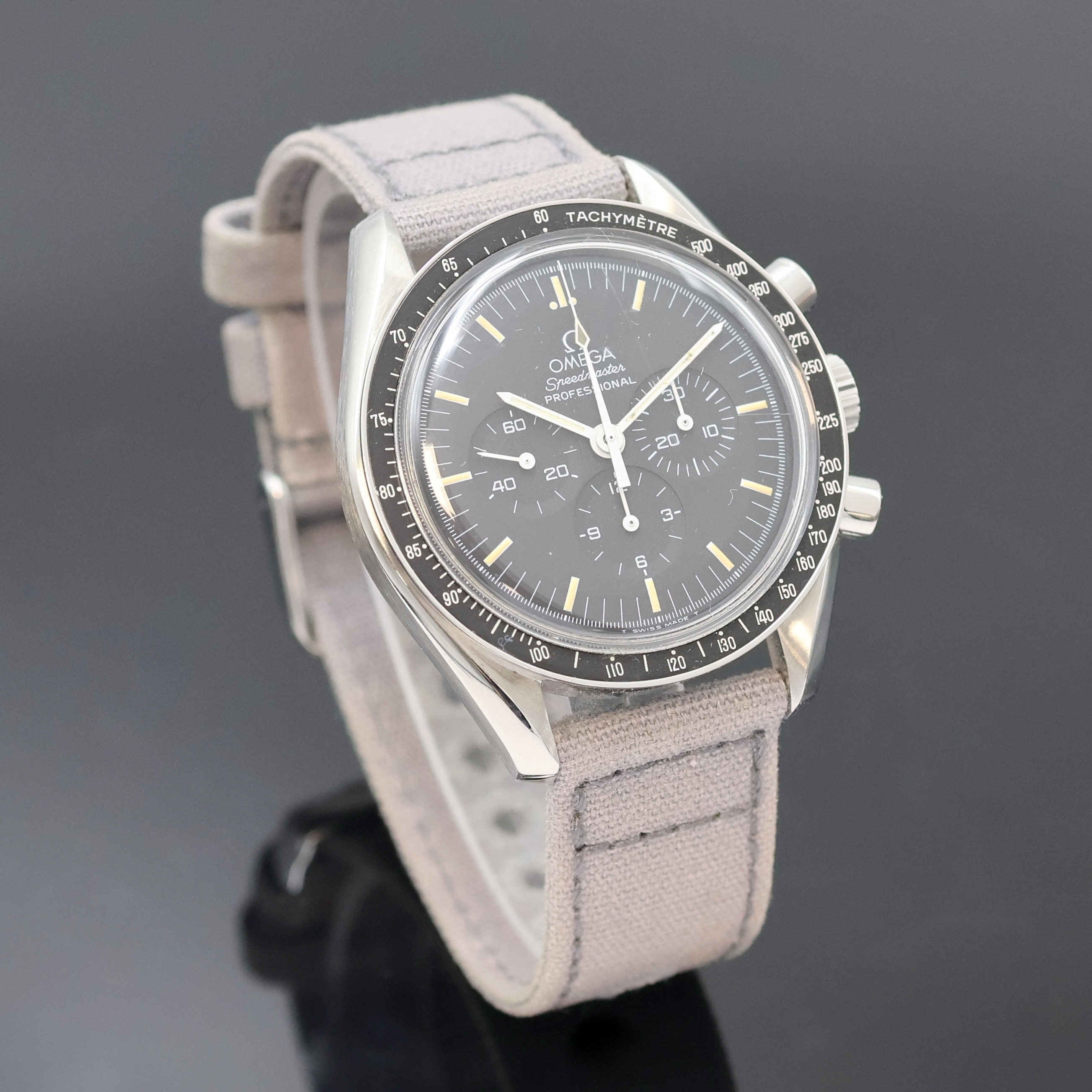 Detail b: OMEGA Speedmaster Professional Armbandchronograph Referenz 145.0022/345.0022, Schweiz um 1995, Handaufzug, Edelstahlgeh., schwarze ...