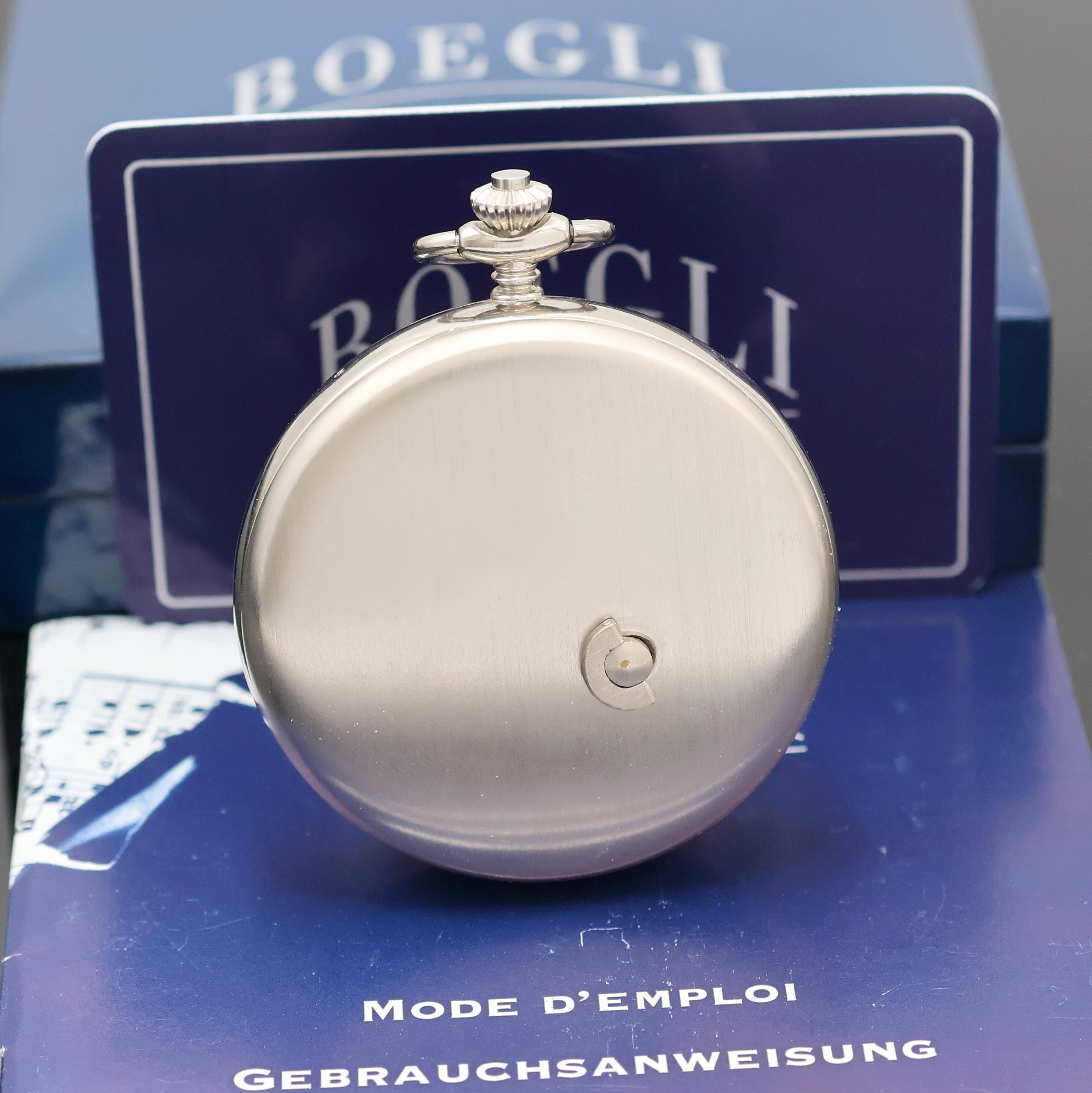 Detail b: BOEGLI / REUGE Taschenuhr mit Spielwerk der Melodie die Zauberflöte von Mozart, Schweiz verk. lt. beil. Pap. 11/2012, Handaufzug, rücks. Aufzug des ...