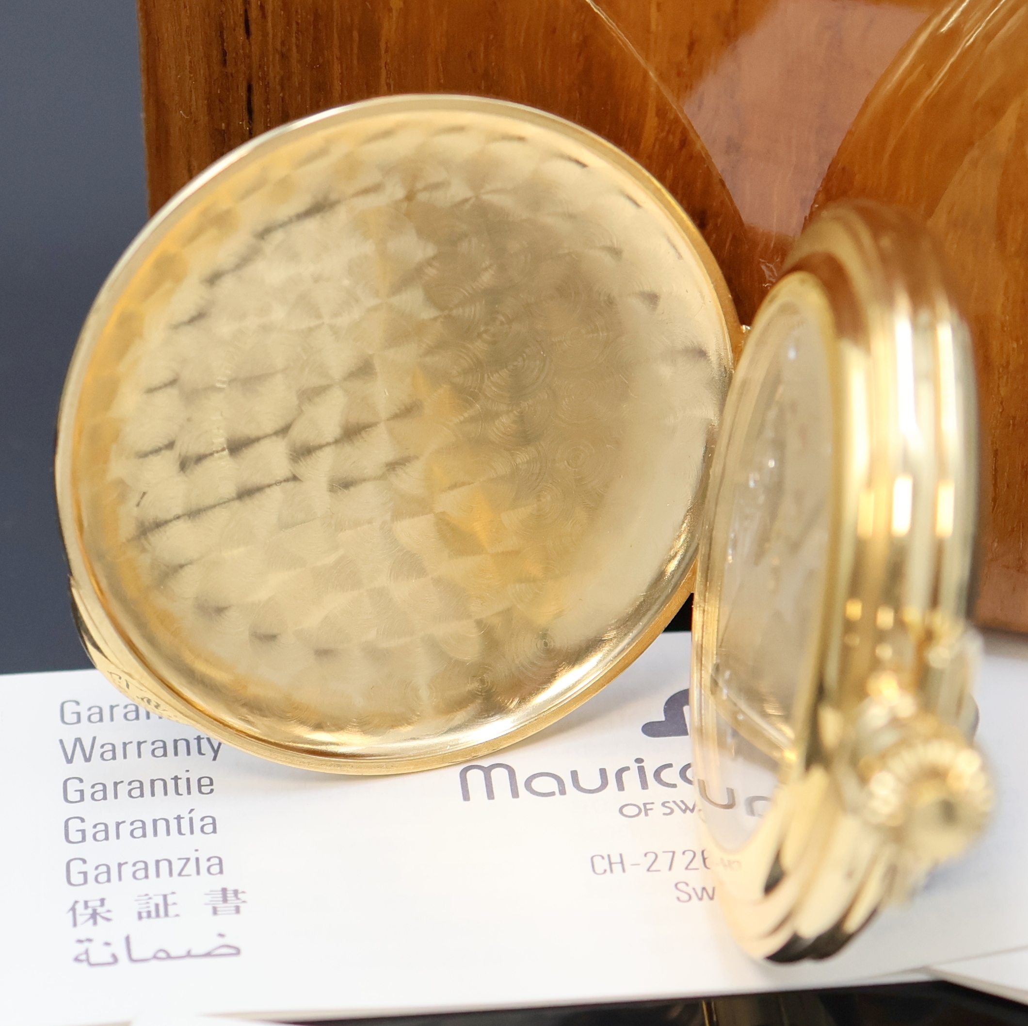Detail b: MAURICE LACROIX vergoldete Savonette Referenz 65415, Schweiz verk. lt. beil. Pap. 06/1993, Handaufzug, glattes Geh., blaues Zifferbl. m.gold. u. ...
