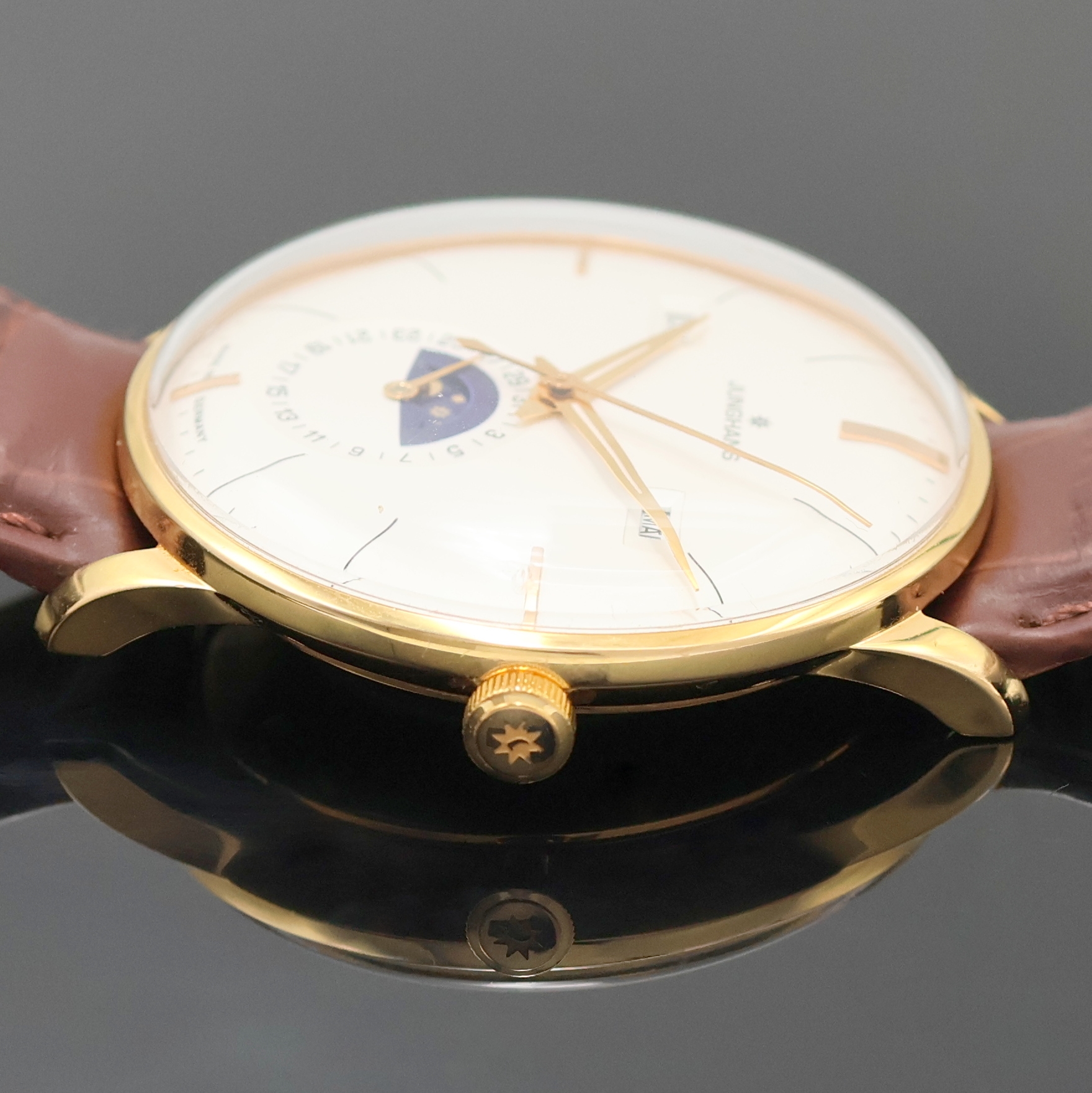 Detail c: JUNGHANS Meister Herrenarmbanduhr mit Kalender Referenz 027/7203, Deutschland um 2015, verg. Geh. beids. vergl., Boden 5-fach verschr., ...