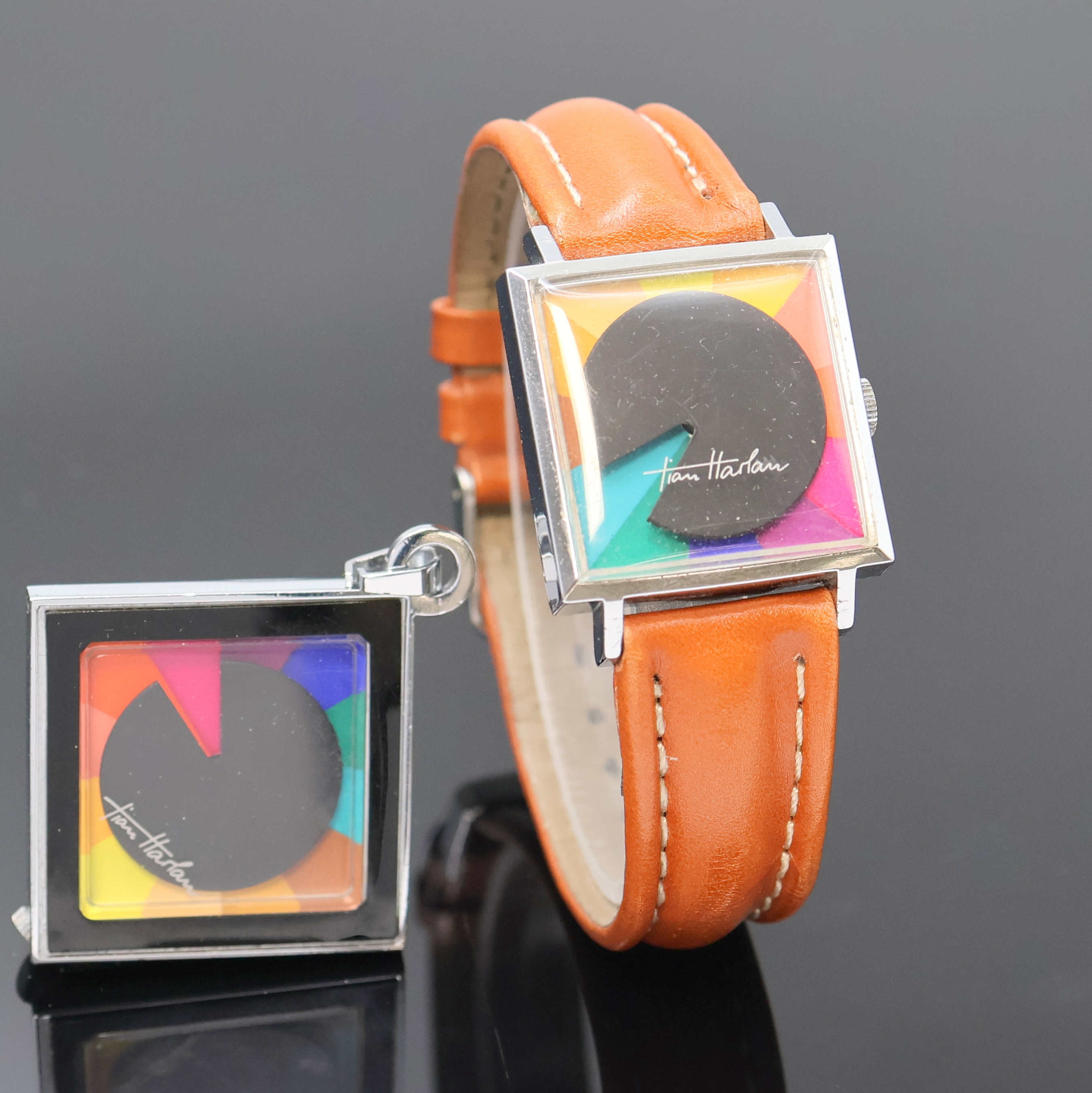 Detail b: CHROMACHRON/TIAN HARLAN Set bestehend aus Armband- und Anhängeruhr, Schweiz um 1975, Handaufzug, verchromte Geh., Böden aufgedr., Zifferblätter in ...
