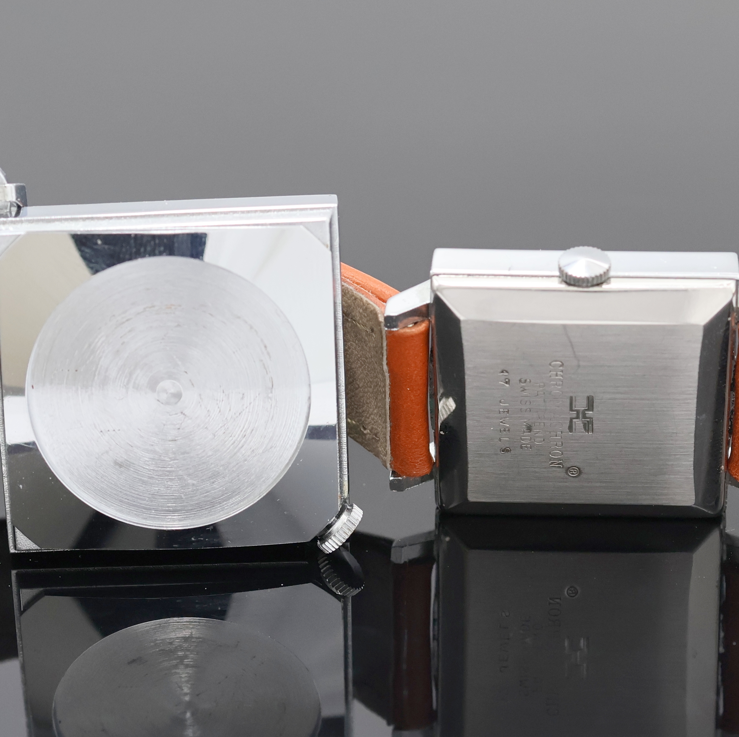 Detail d: CHROMACHRON/TIAN HARLAN Set bestehend aus Armband- und Anhängeruhr, Schweiz um 1975, Handaufzug, verchromte Geh., Böden aufgedr., Zifferblätter in ...