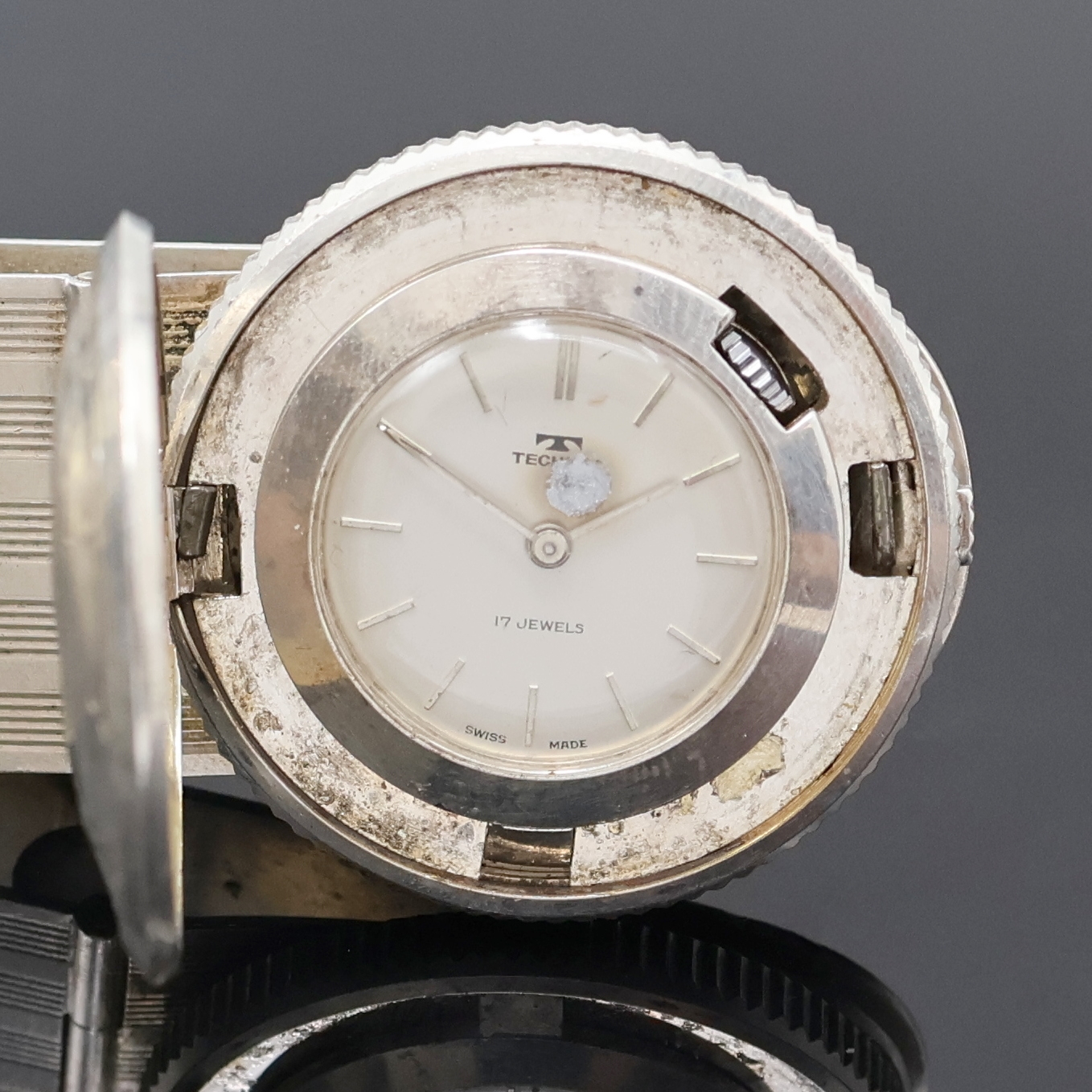 Detail b: TECHNOS und TRIUSA 2 ausgefallene Uhren, Schweiz um 1930/1965, Handaufzug, 1x TRIUSA Schlüsselring mit Uhr in Nickel, 1x Coins- Watch m. ...