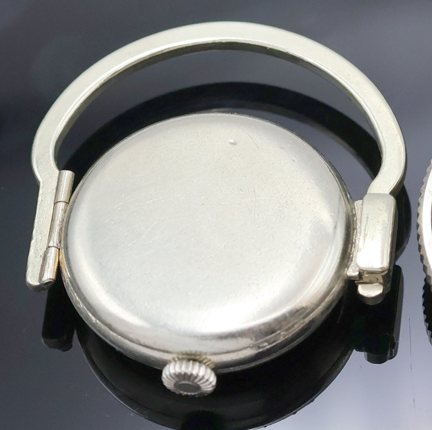 Detail c: TECHNOS und TRIUSA 2 ausgefallene Uhren, Schweiz um 1930/1965, Handaufzug, 1x TRIUSA Schlüsselring mit Uhr in Nickel, 1x Coins- Watch m. ...