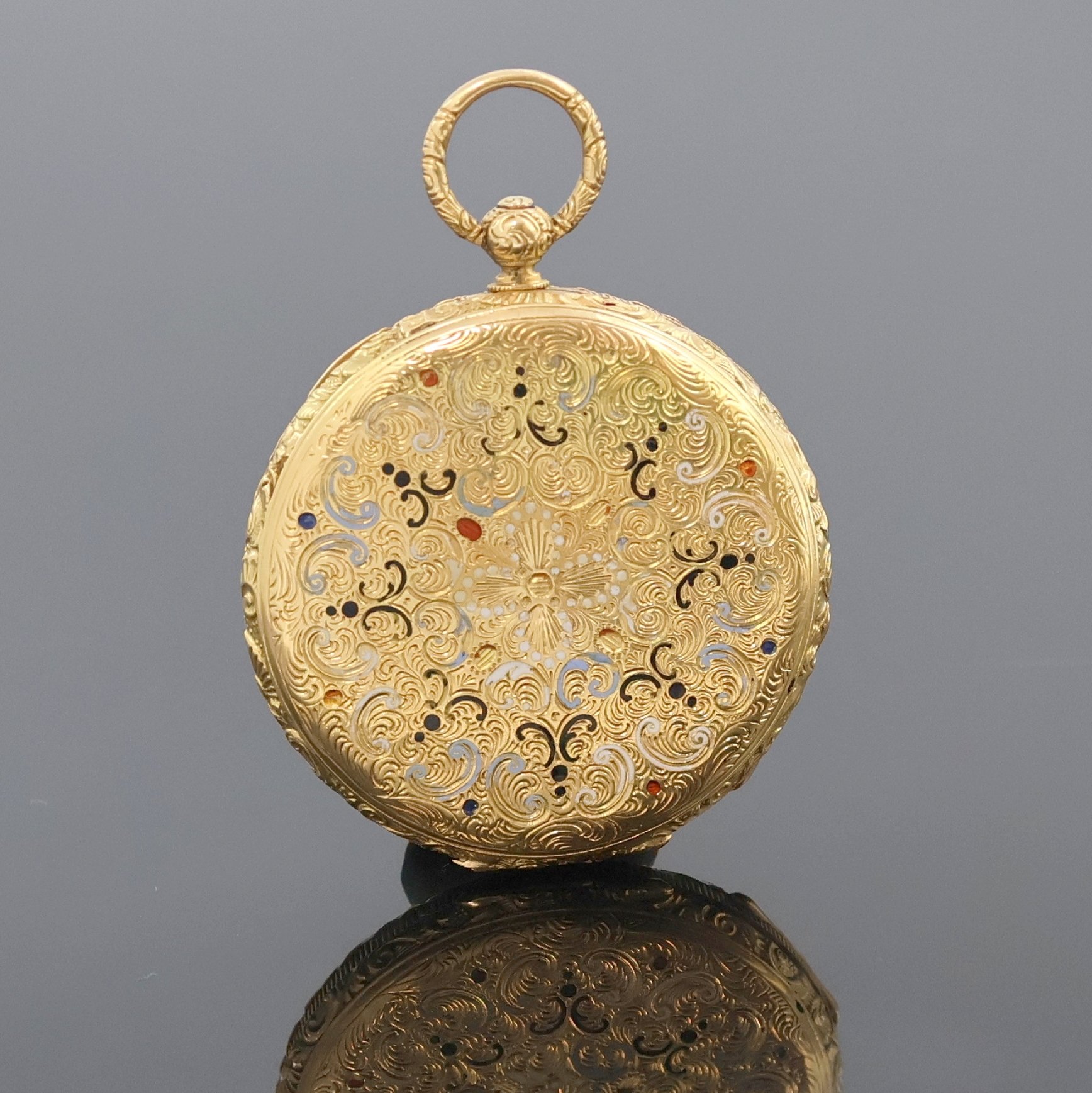 Detail a: Zylindertaschenuhr in GG 750/000, Schweiz um 1870, floral grav. Geh. u. Rückdeckel, Goldcuvette, Emailzifferbl. riss., röm. Zahlen, gebl. Zeiger ...