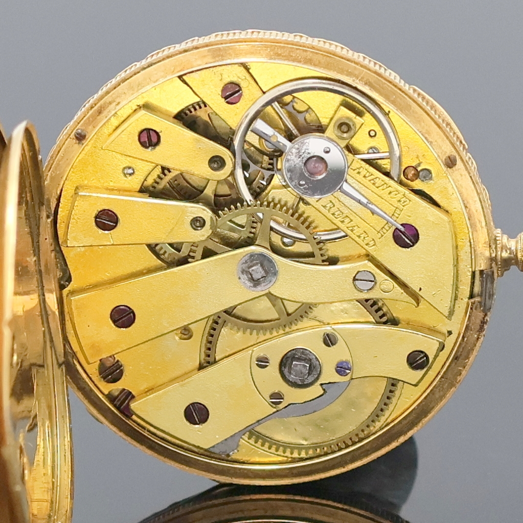 Detail c: Zylindertaschenuhr in GG 750/000, Schweiz um 1870, floral grav. Geh. u. Rückdeckel, Goldcuvette, Emailzifferbl. riss., röm. Zahlen, gebl. Zeiger ...