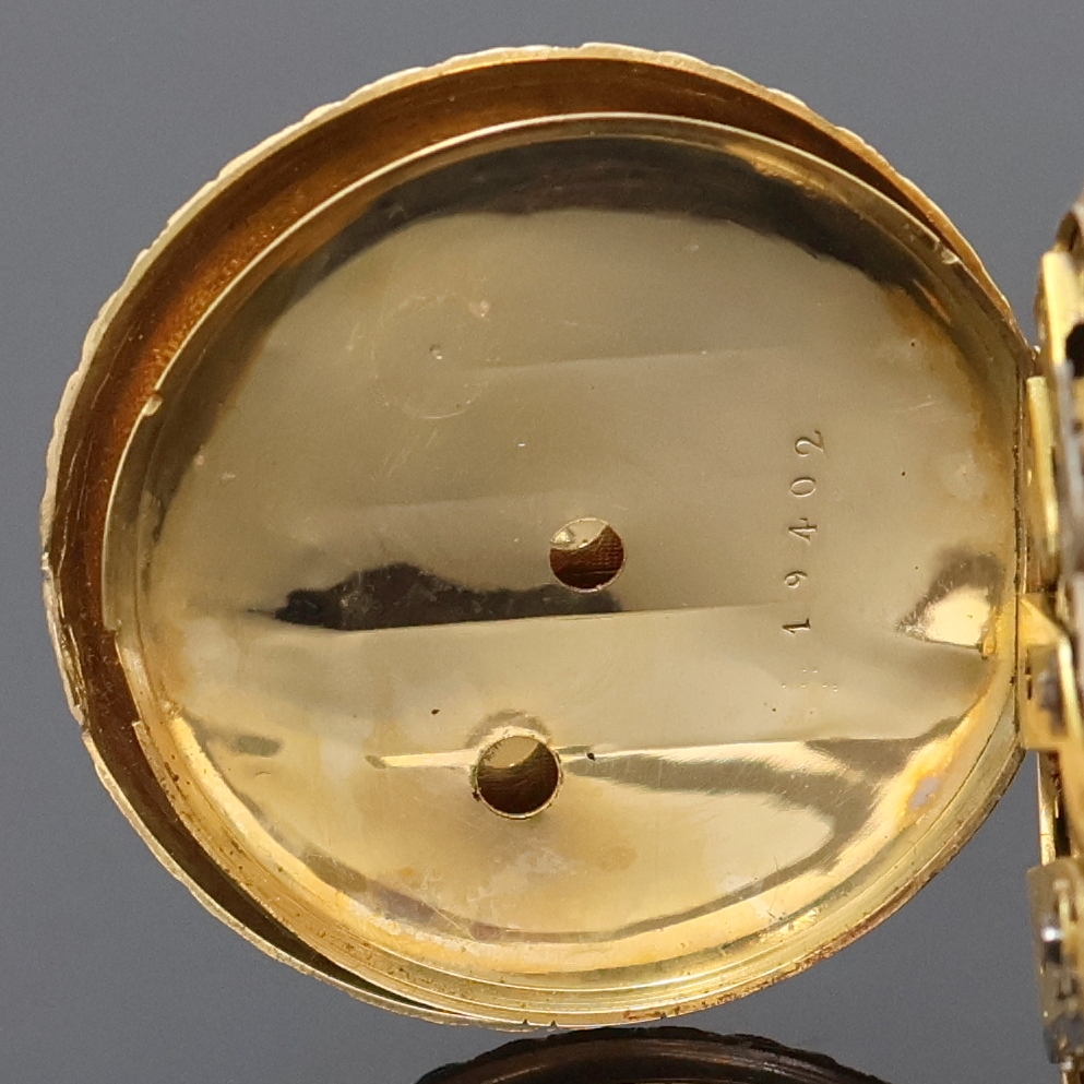 Detail d: Zylindertaschenuhr in GG 750/000, Schweiz um 1870, floral grav. Geh. u. Rückdeckel, Goldcuvette, Emailzifferbl. riss., röm. Zahlen, gebl. Zeiger ...