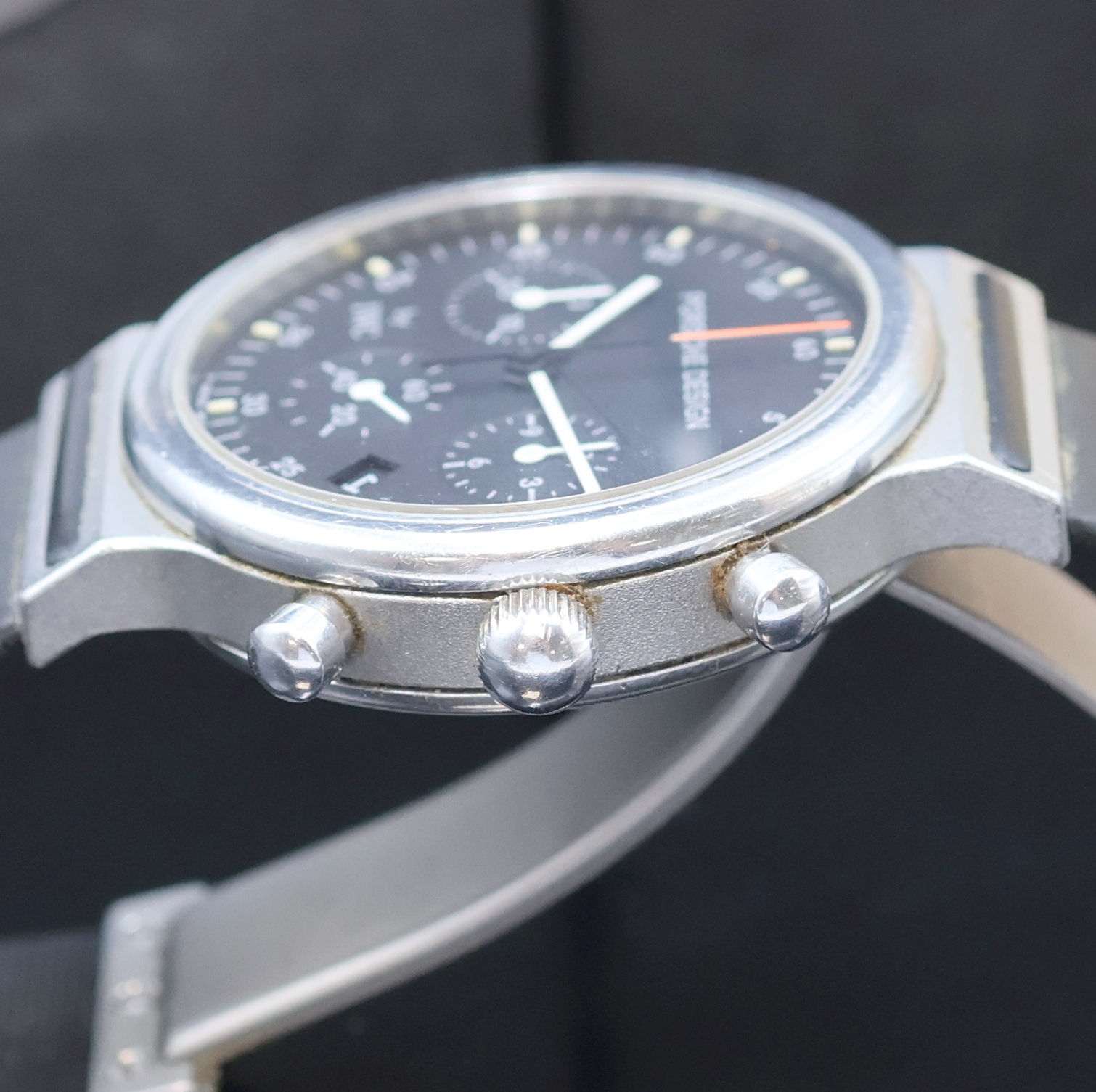 Detail d: Porsche Design by IWC Armbandchronograph in Edelstahl Referenz 3720, Schweiz um 1990, quarz, flaches Geh. inkl. orig. Kautschukband m. orig. ...