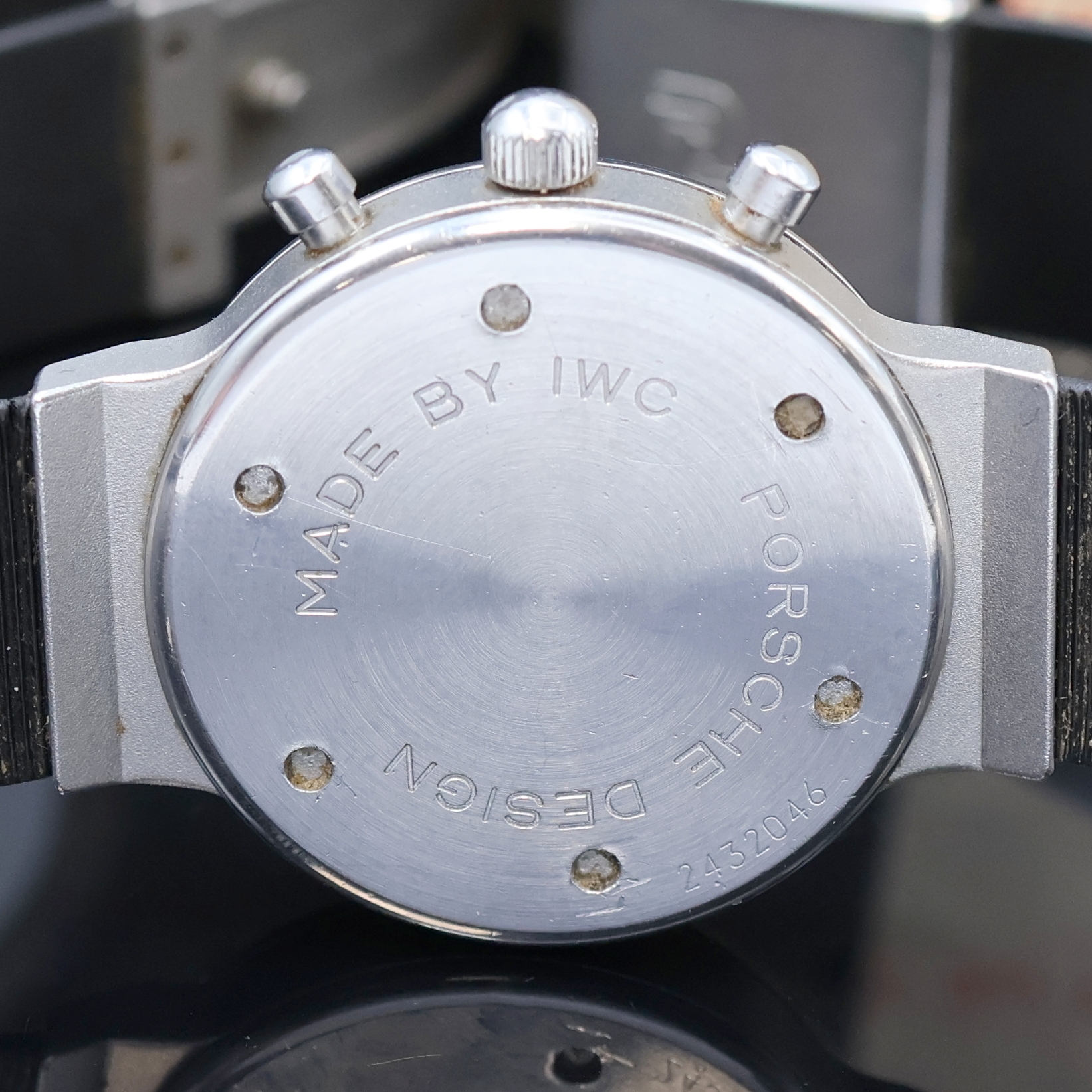 Detail e: Porsche Design by IWC Armbandchronograph in Edelstahl Referenz 3720, Schweiz um 1990, quarz, flaches Geh. inkl. orig. Kautschukband m. orig. ...