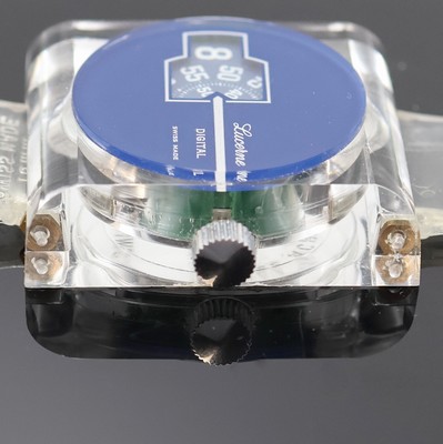 27020664d - LUCERNE digital Armbanduhr mit springender Stunde, Schweiz 1970er Jahre, Handaufzug, ...