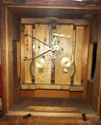 27020693a - Tischuhr, Spät-Biedermeier, ähnlich Surrer, Schwarzwald um 1850/70, Holzgehäuse, ...