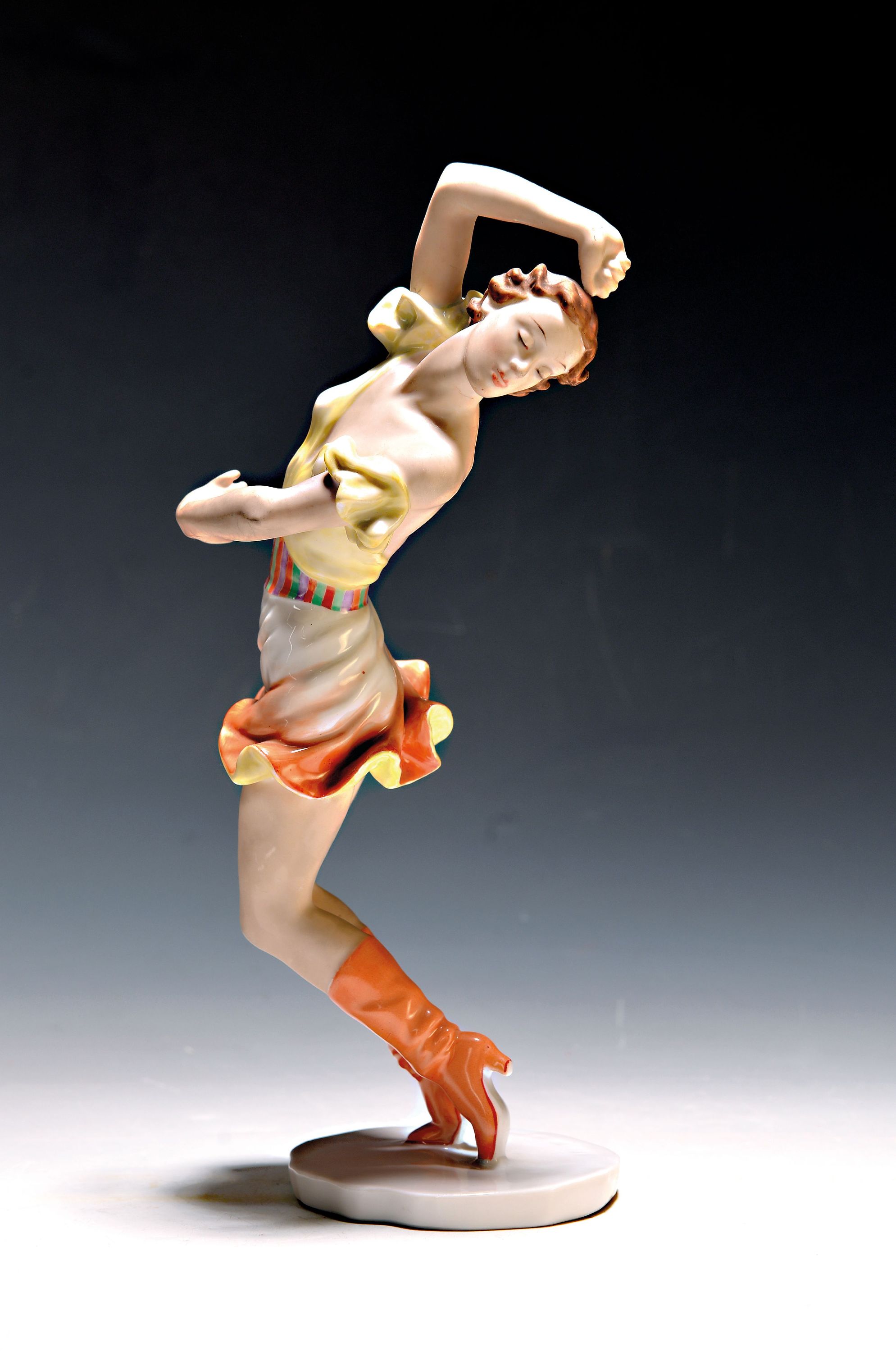 Porzellanfigur der Tänzerin Ursula Deinert, Rosenthal Kunstabteilung, Entwurf Lore Friedrich-Gronau, bunt handbemalt, H. ca. 30cm