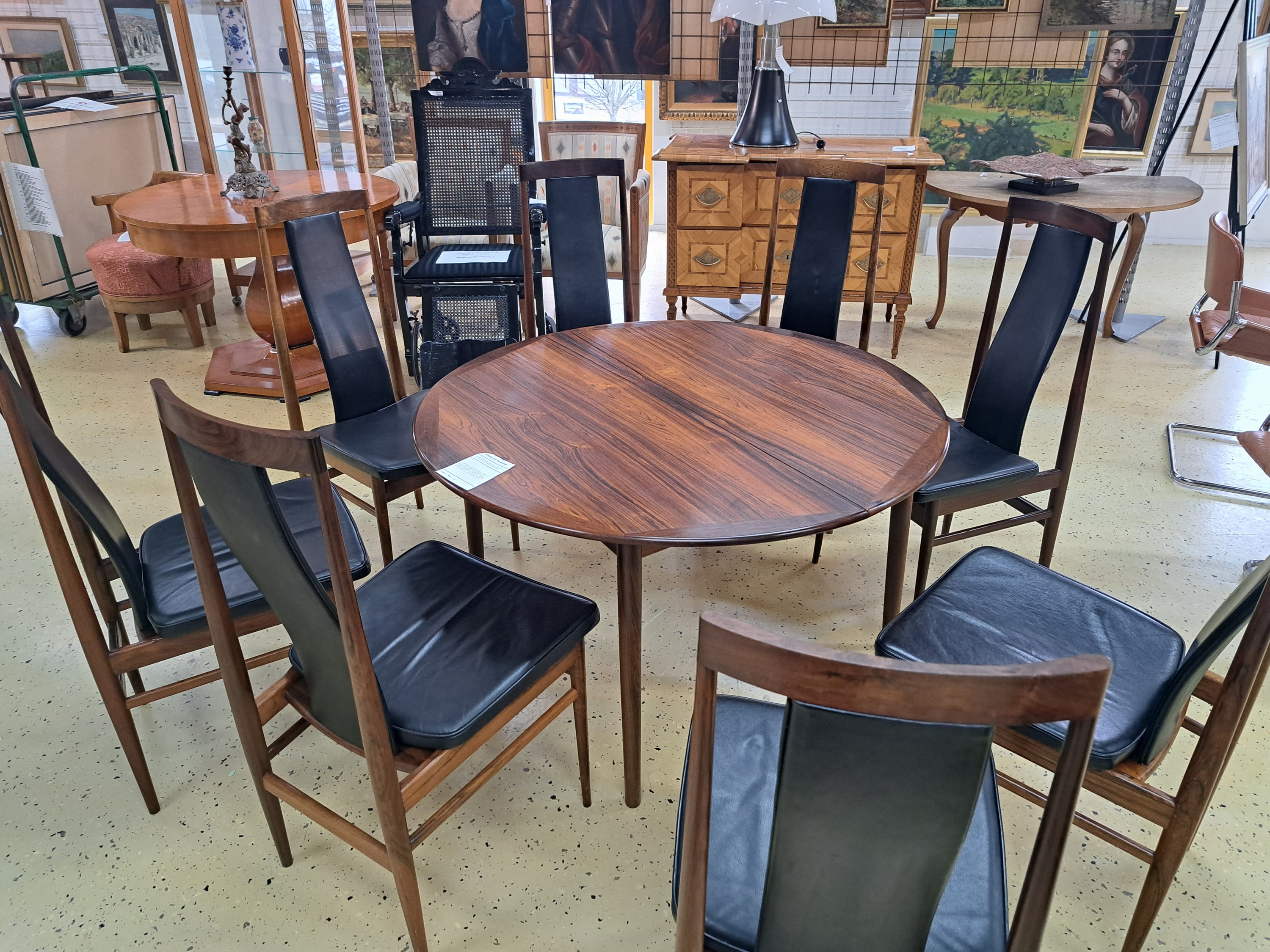 Detail a: Ausziehtisch mit 8 Stühlen, Dänemark, 1960, Stühle Henning Sorensen, Manufactur Danex, Palisander massiv, Ledersitzfläche und Rücken im guten ...