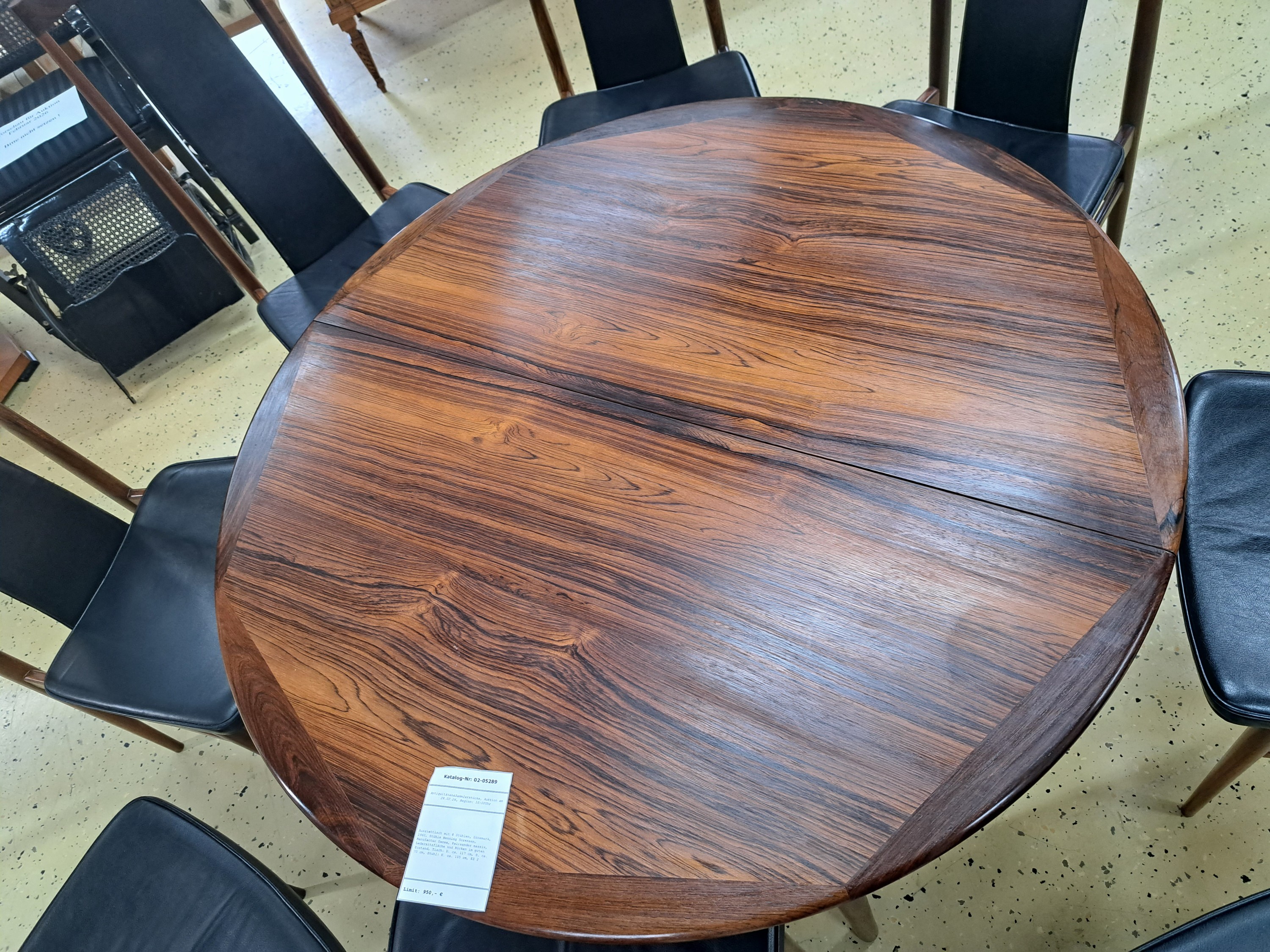 Detail d: Ausziehtisch mit 8 Stühlen, Dänemark, 1960, Stühle Henning Sorensen, Manufactur Danex, Palisander massiv, Ledersitzfläche und Rücken im guten ...