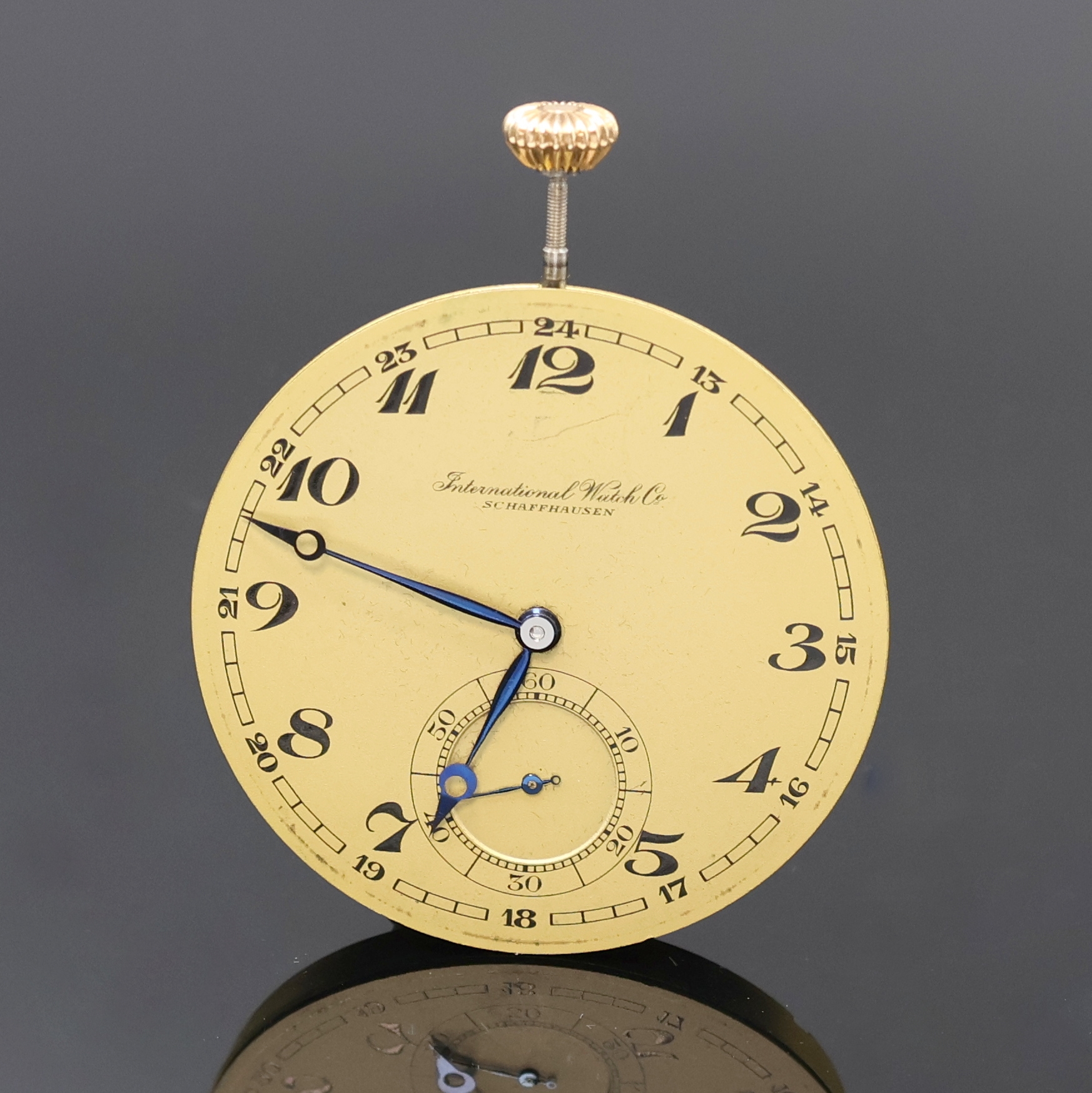 Detail a: IWC Taschenuhrwerk Kaliber 73, Schweiz um 1925, verg., gebl. Breg.-Spir., Komp.-Unr., Feinreg., champ.-farb. Zifferbl. m. arab. Breg.-Zahlen u. gebl. ...