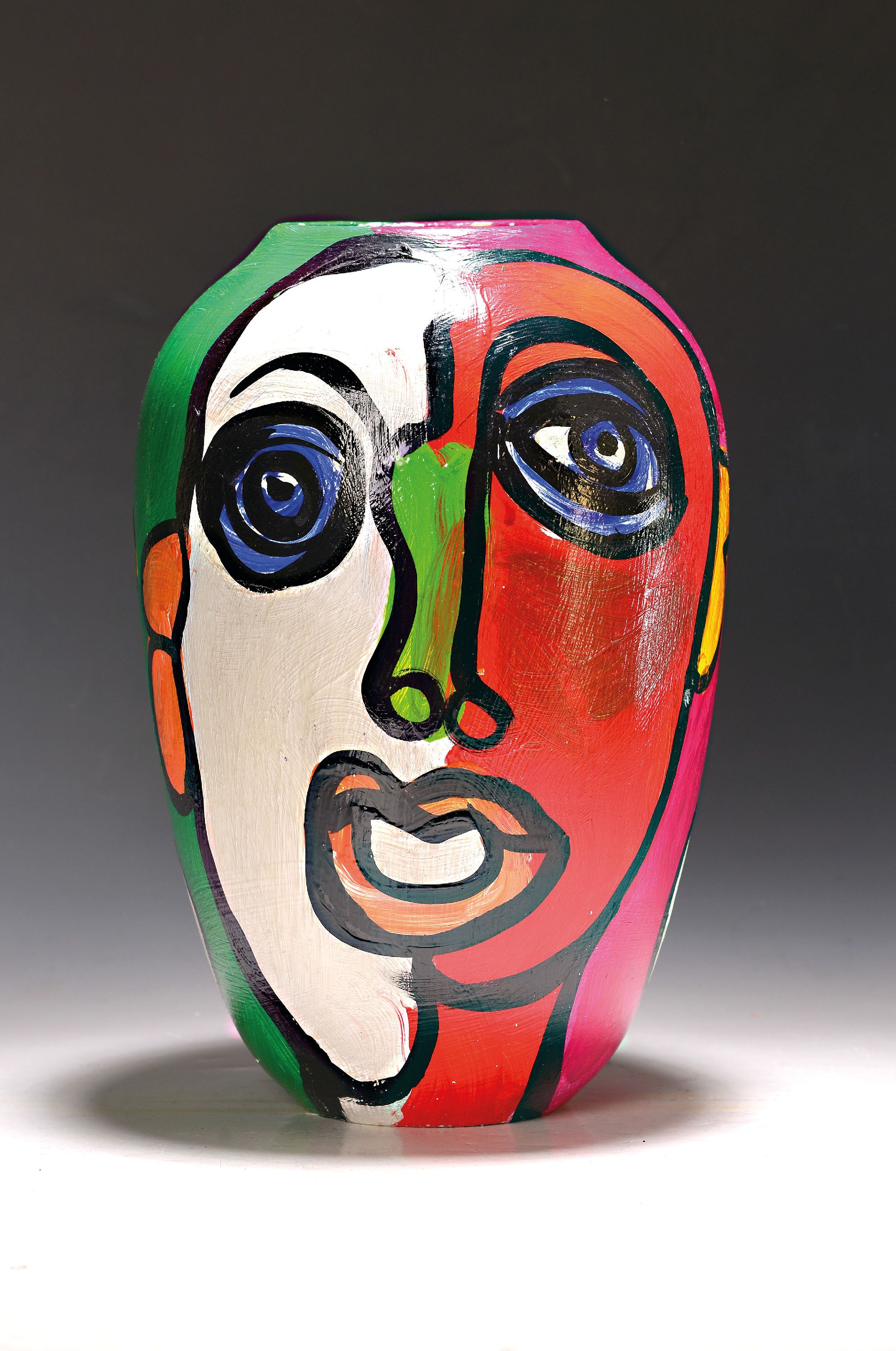 Detail k: Peter Robert Keil, geb. 1942, Vase, Feinsteingut, handbemalt, signiert, dat. 85, H. ca. 37cm