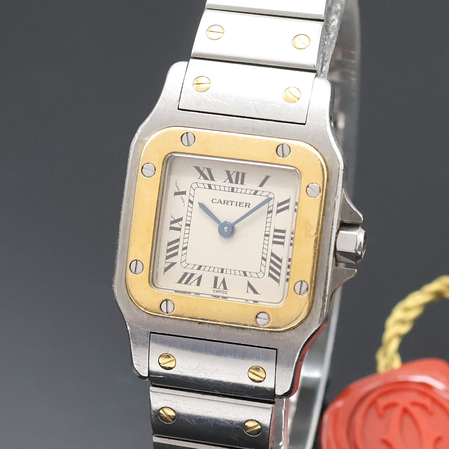 Detail a: CARTIER Santos Armbanduhr in Edelstahl/Gold Referenz 1057930, Schweiz um 1990, quarz, Boden 8-fach verschr., Schmuckkrone (Stein fehlt), orig. ...