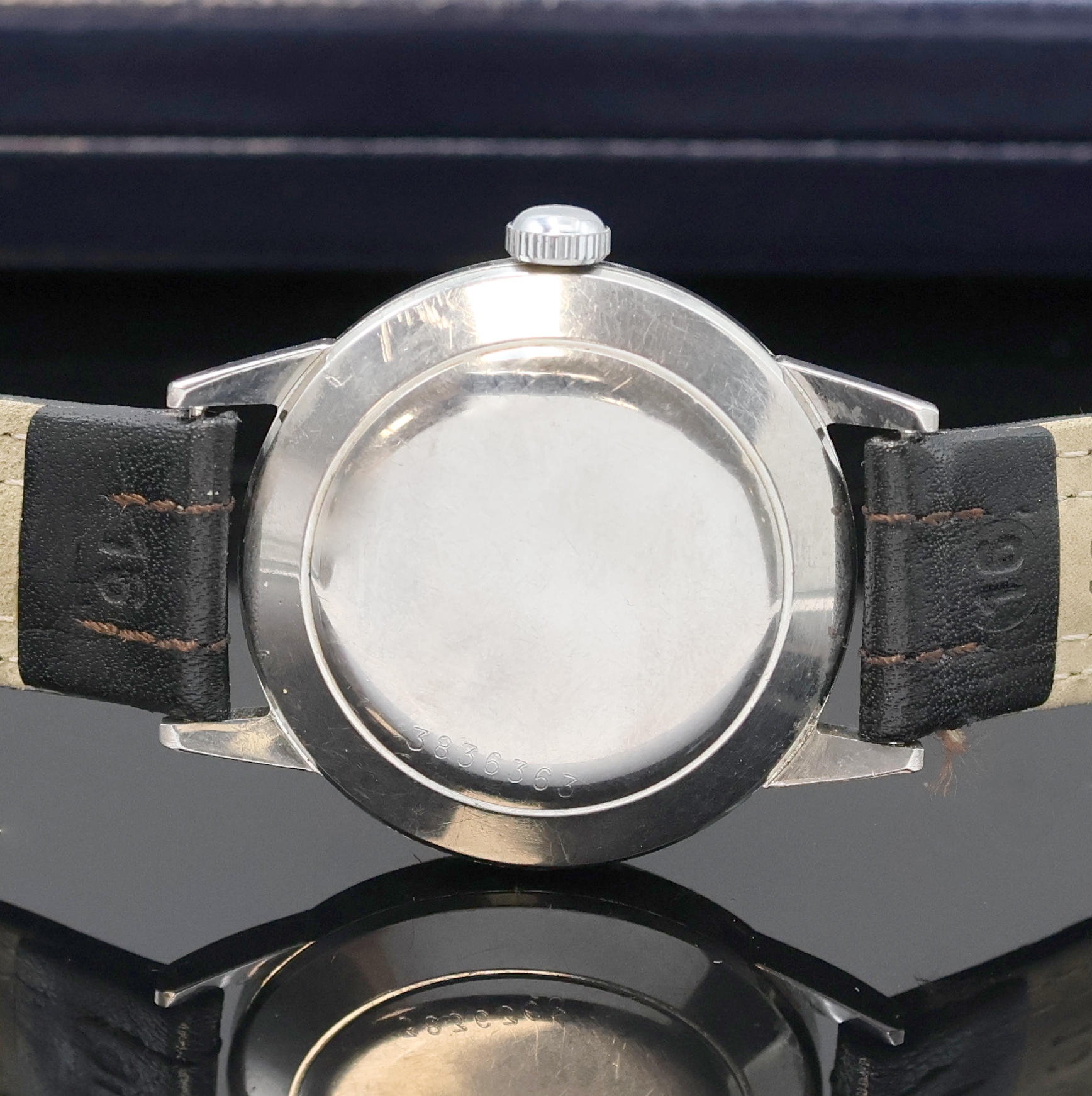 Detail c: ETERNA-MATIC Armbanduhr in Edelstahl, Schweiz um 1990, Automatik, 3-teil. Geh., Boden u. Glasrand aufgedr., silb. Zifferbl. m. gold. Ind. u. silb. ...