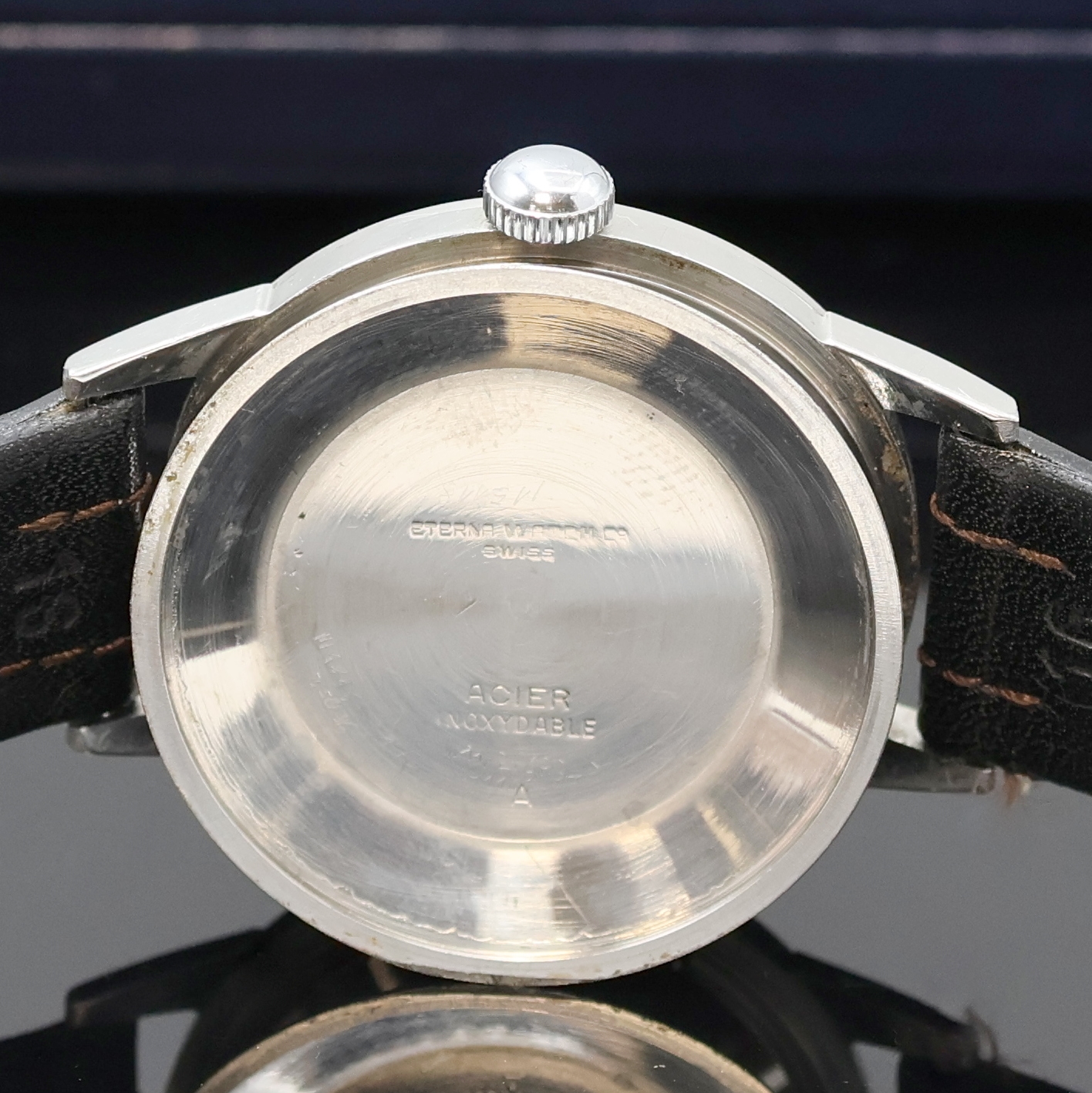 Detail f: ETERNA-MATIC Armbanduhr in Edelstahl, Schweiz um 1990, Automatik, 3-teil. Geh., Boden u. Glasrand aufgedr., silb. Zifferbl. m. gold. Ind. u. silb. ...