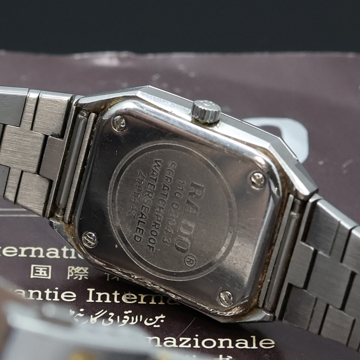 Detail d: RADO DiaStar Jubile Armbanduhr in Stahl Referenz 110.02043, Schweiz verk. lt. Garantie 11/1985, quarz, Boden 4-fach verschr., Gliederband m. dopp. ...