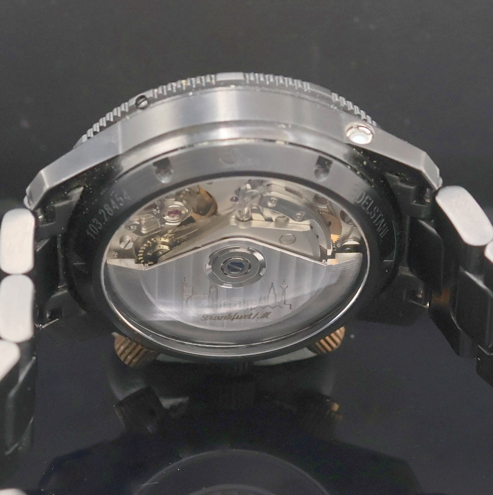 Detail f: SINN Armbandchronograph Referenz 103.28454, Schweiz um 2000, Automatik, geschw. Edelstahlgeh. inkl. Stahlband m. Faltschl., beids. vergl., Boden u. ...