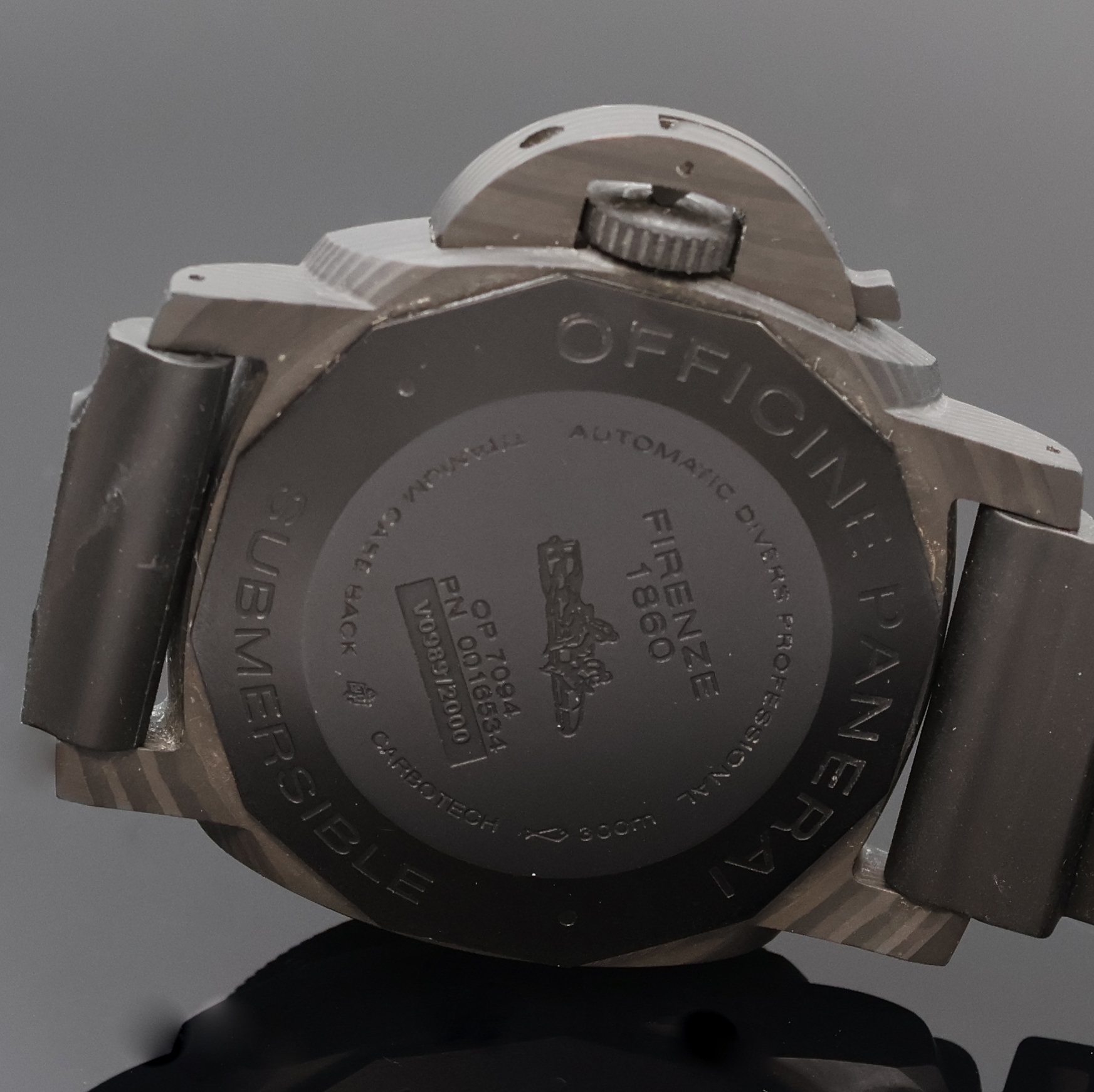 Detail c: PANERAI Submersible Herrenarmbanduhr Referenz PAM1616, Schweiz um 2020, Automatik, Carbon-Geh., Titanboden verschr., Krone unter Schwenkhebel, ...
